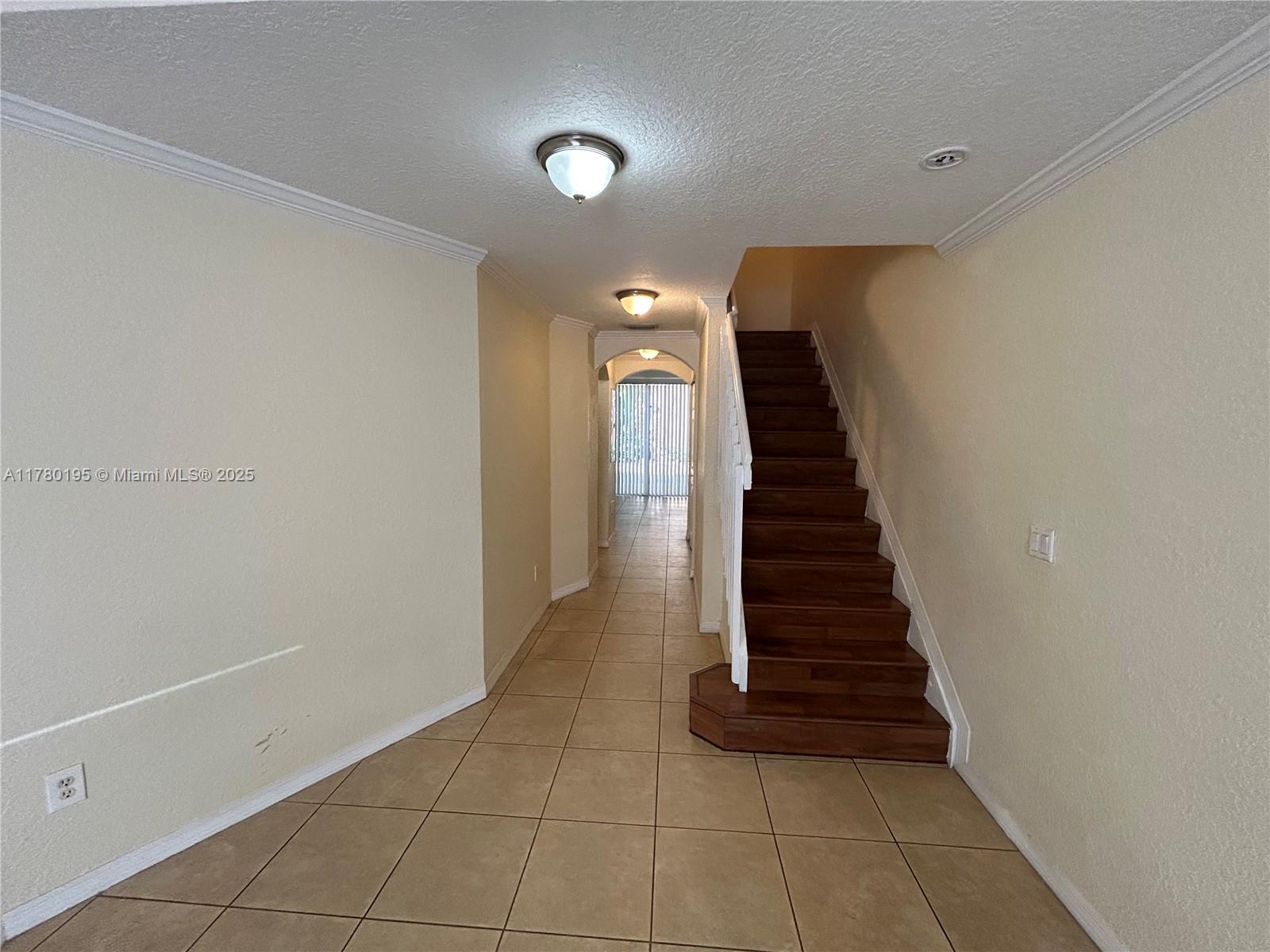 VILLAS AT HARBOR ISLES CO - Residential Lease