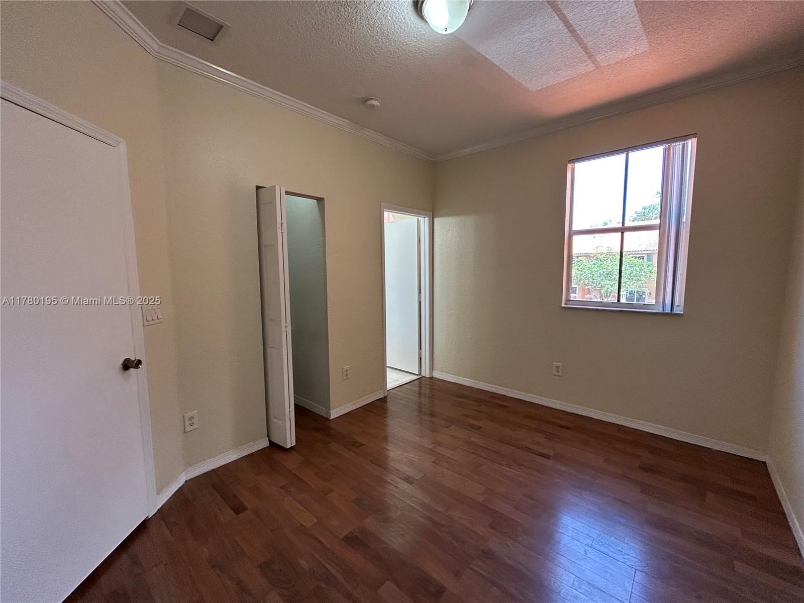 VILLAS AT HARBOR ISLES CO - Residential Lease