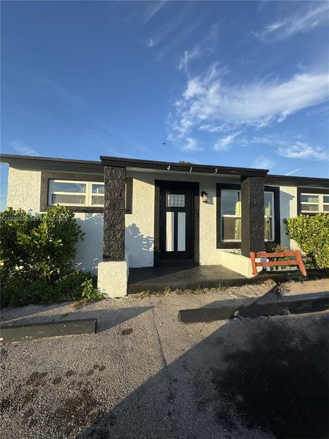 415 SE 4th St South Bay FL 33493