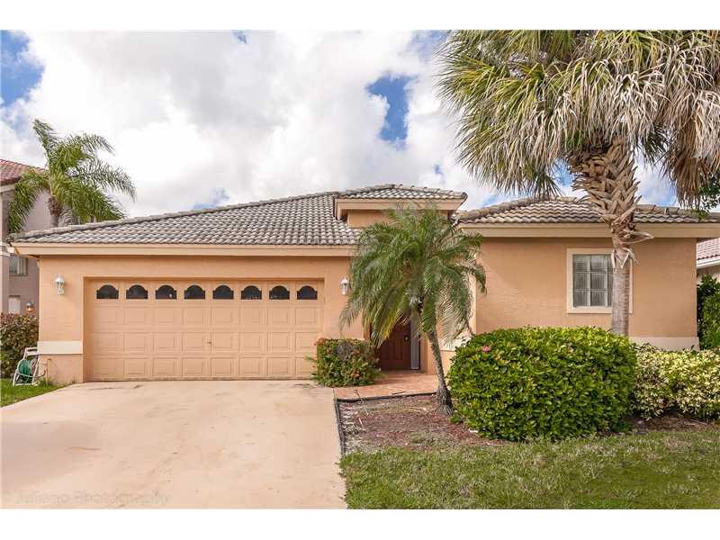 GORGEOUS SINGLE FAMILY HOME IN WONDERFUL COMMUNITY. PERFECT PLACE FOR A FAMILY. LARGE 4 BEDROOM 3 BATH SINGLE FAMILY HOME WITH SPACIOUS INDOOR AND OUTDOOR LAYOUT! THE MASTER BEDROOM IS A SEPERATE OASIS FROM THE EVERYDAY ACTIVITIES OF THE HOME. COME SEE TO DAY!