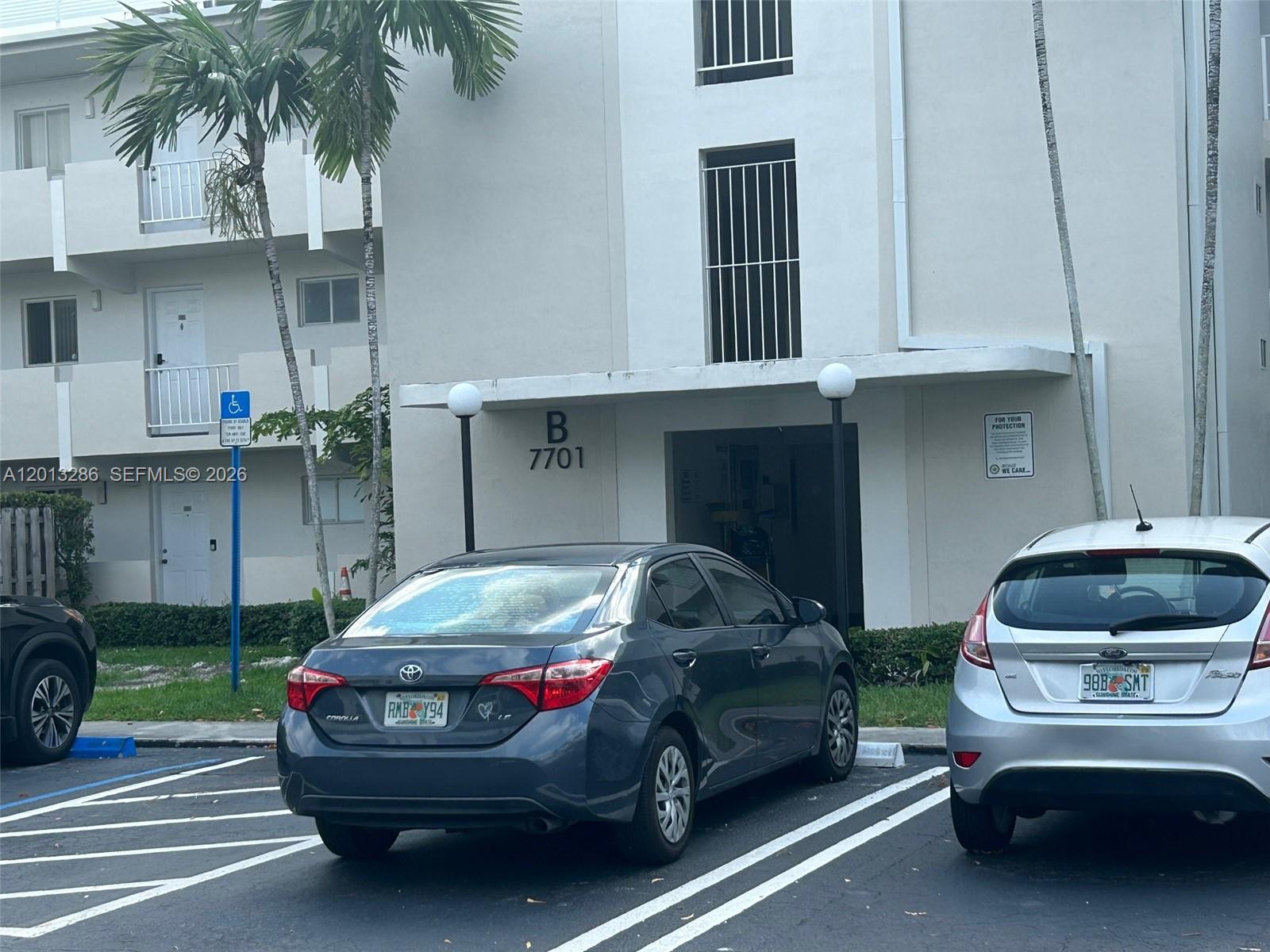 PARADISE AT DADELAND COND - Residential Lease
