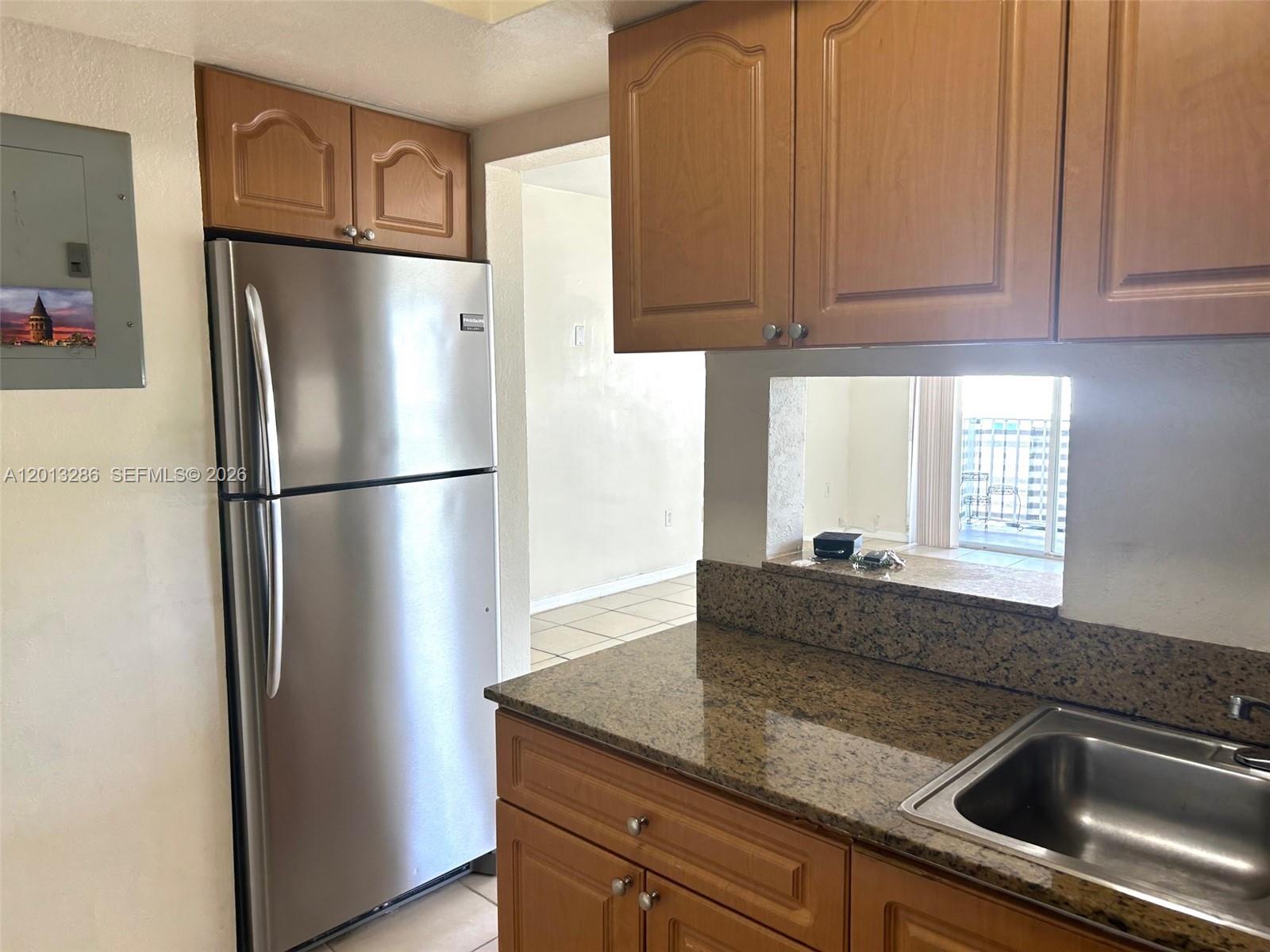 PARADISE AT DADELAND COND - Residential Lease