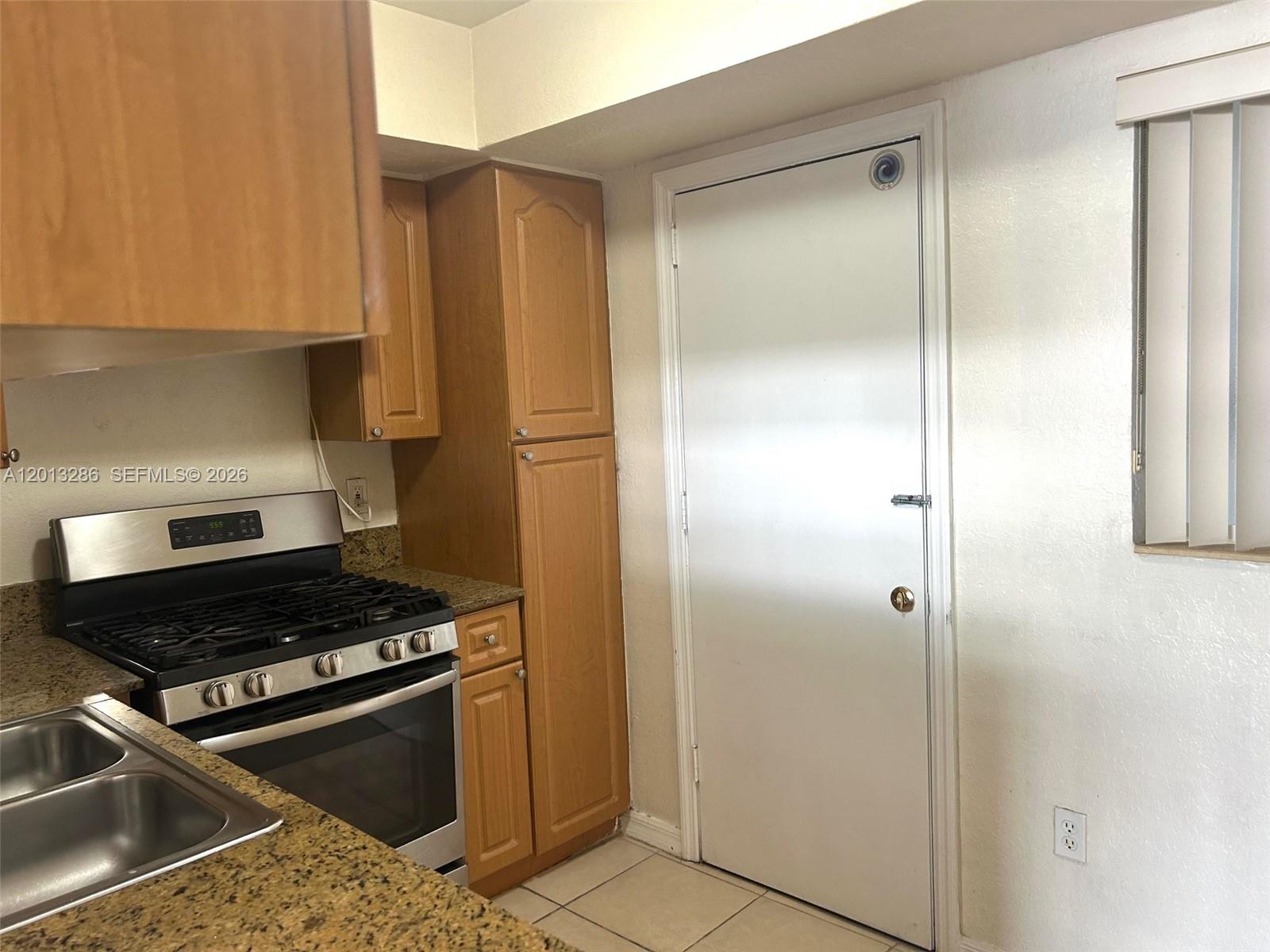 PARADISE AT DADELAND COND - Residential Lease