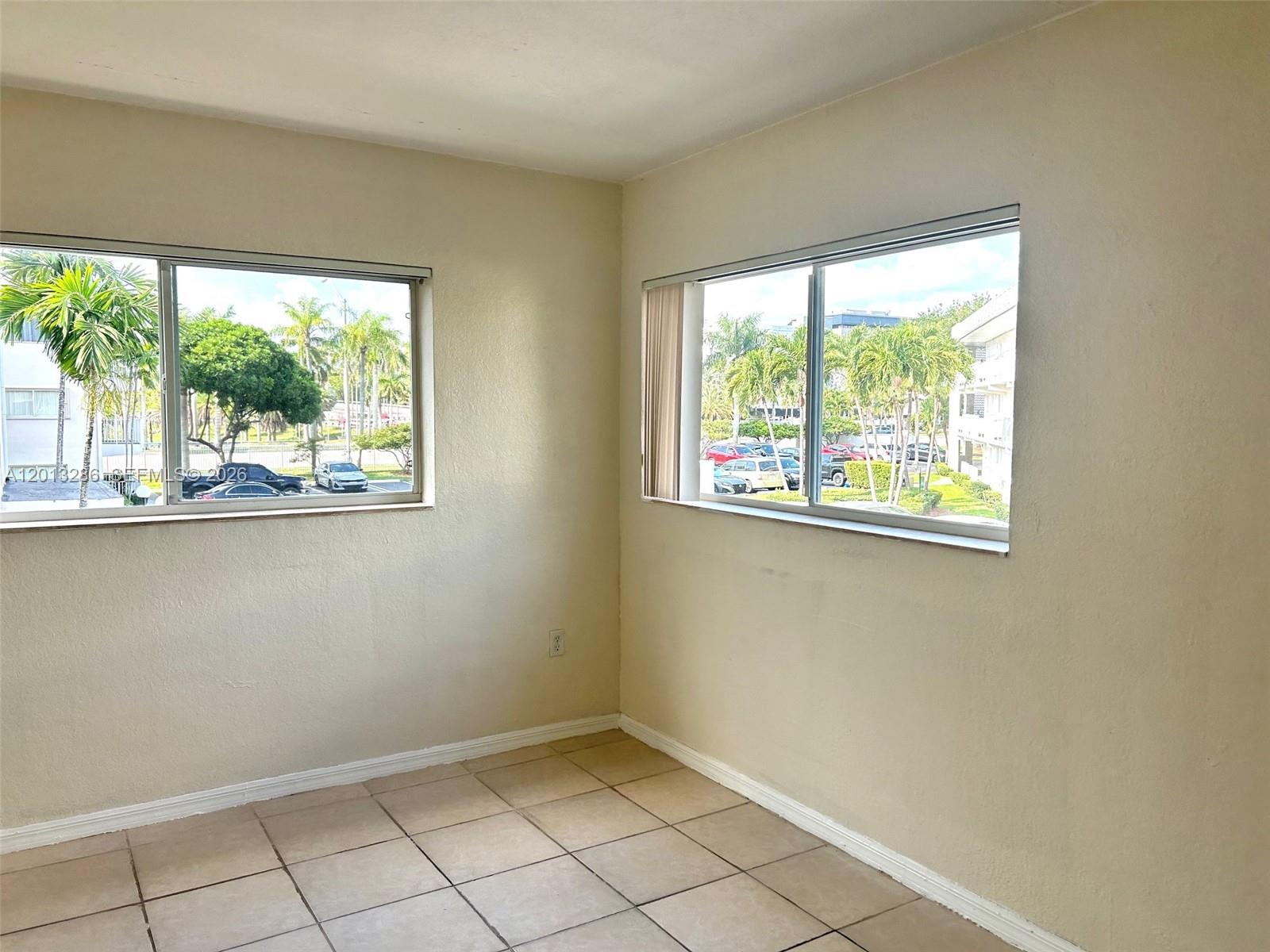 PARADISE AT DADELAND COND - Residential Lease