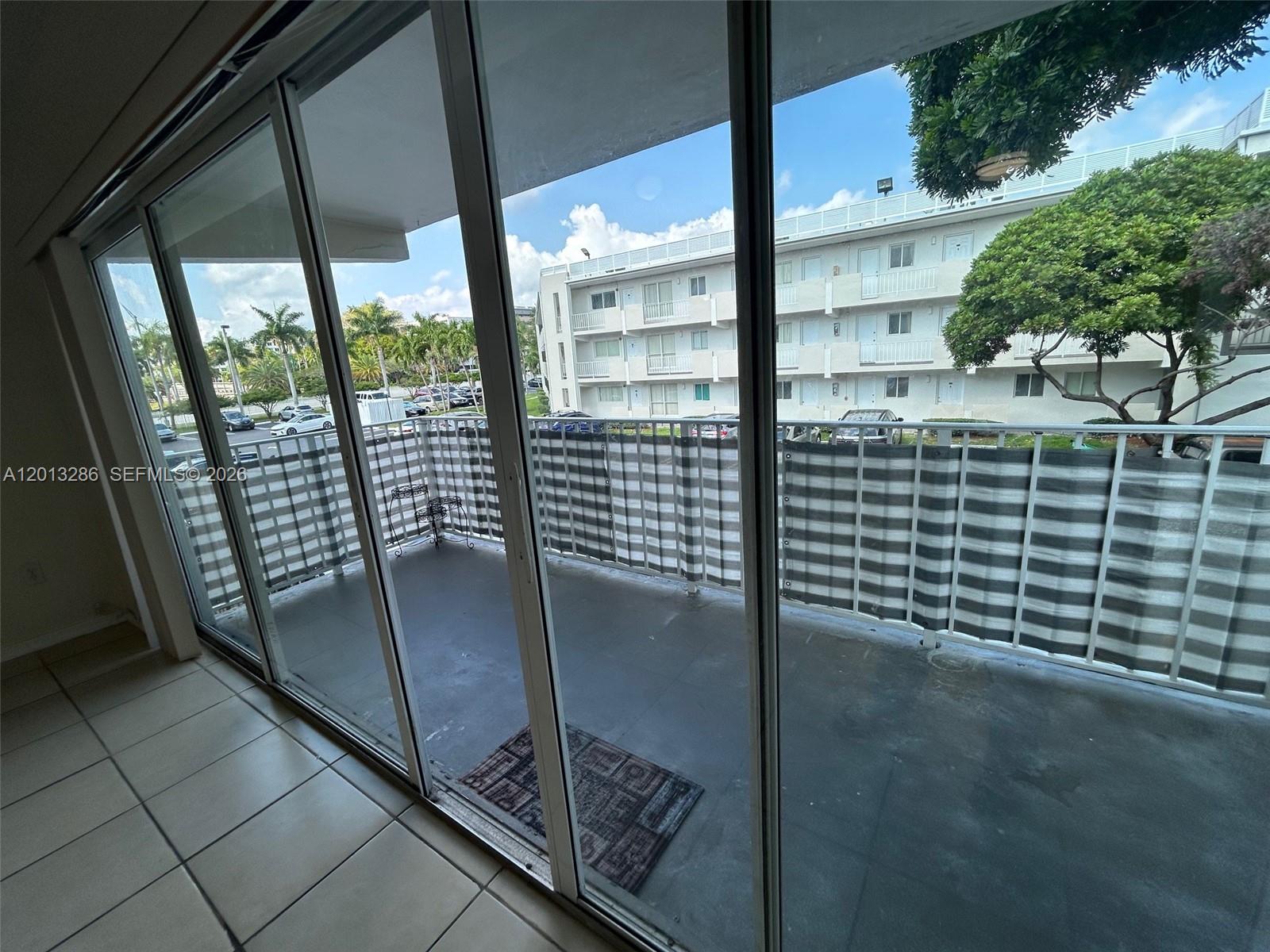 PARADISE AT DADELAND COND - Residential Lease