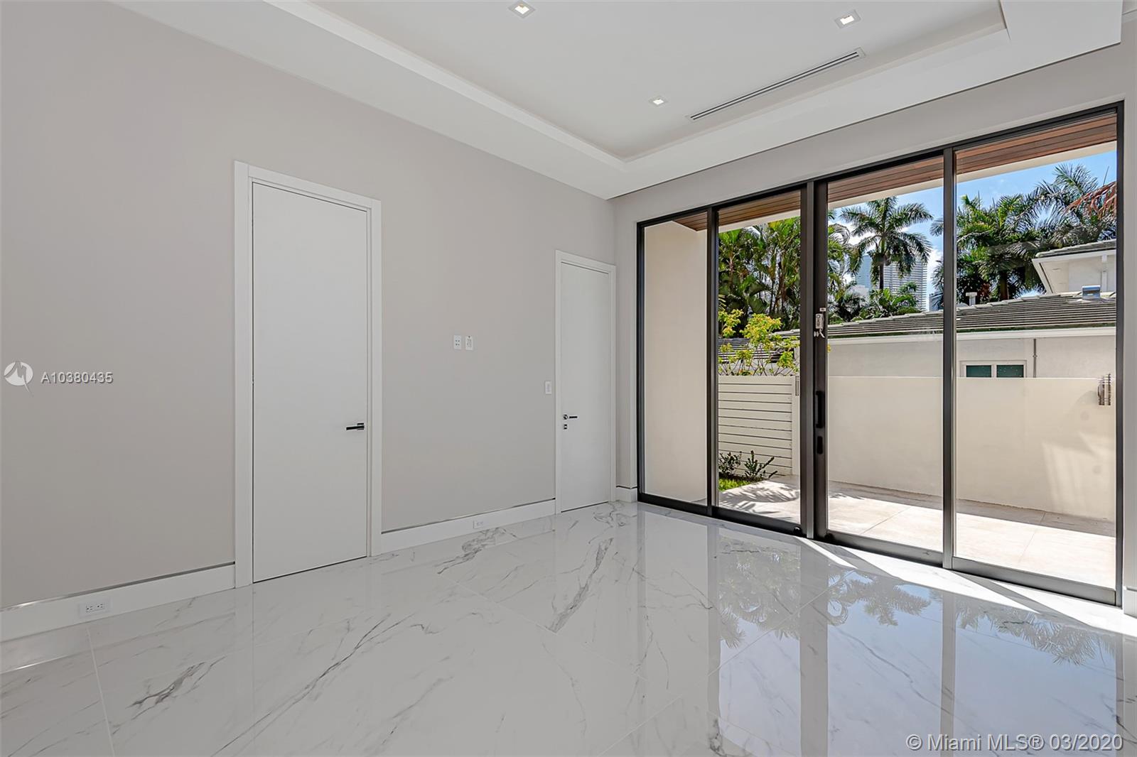 GOLDEN BEACH SEC D - Residential