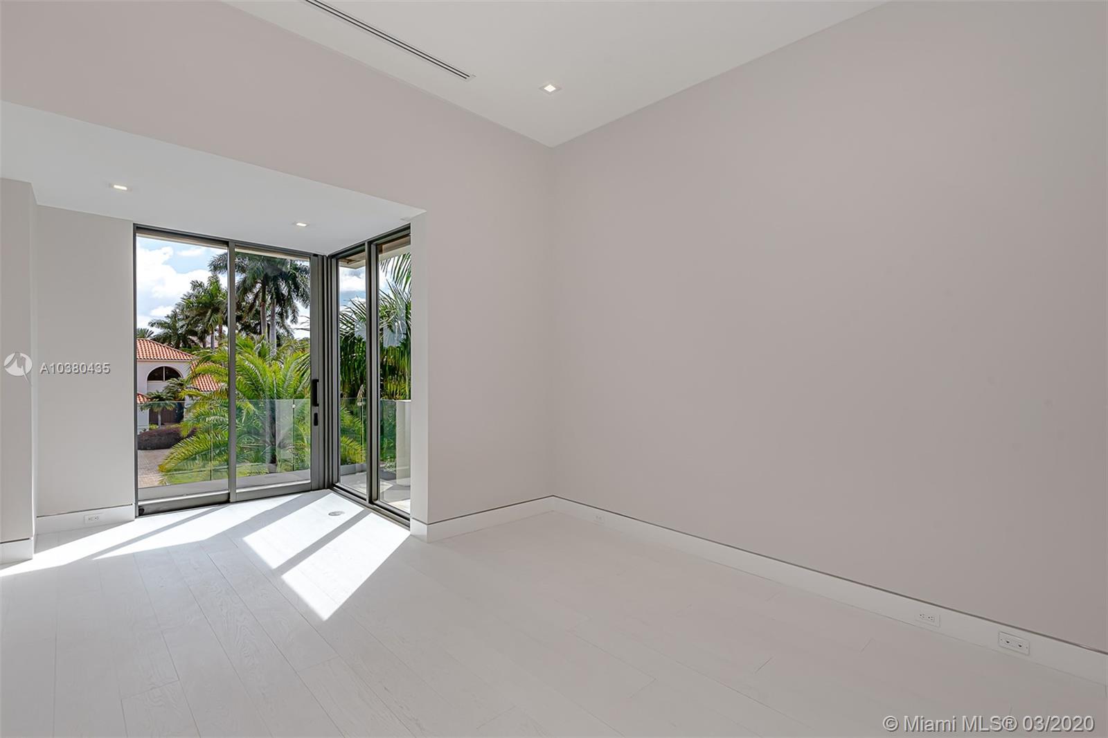 GOLDEN BEACH SEC D - Residential