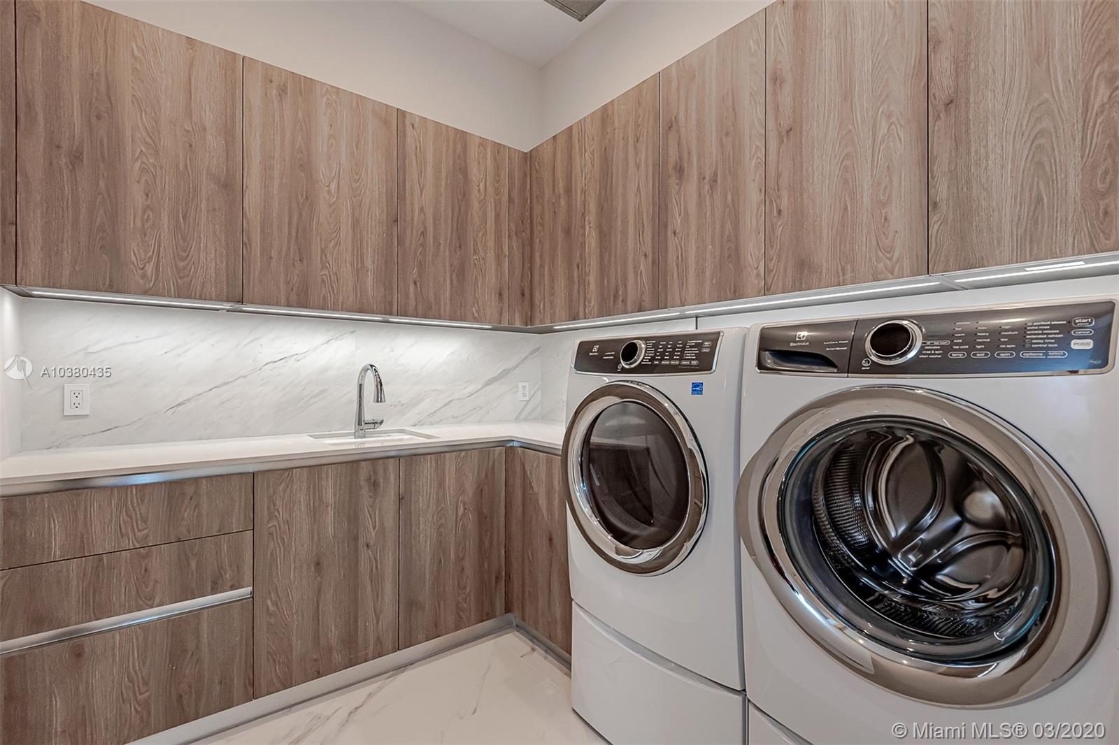 GOLDEN BEACH SEC D - Residential