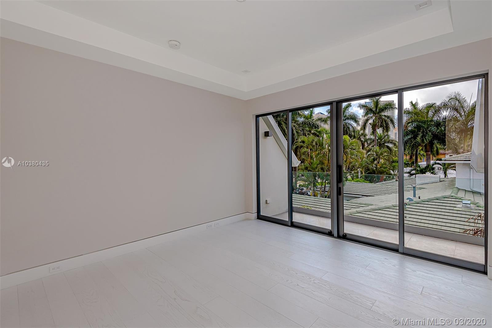 GOLDEN BEACH SEC D - Residential