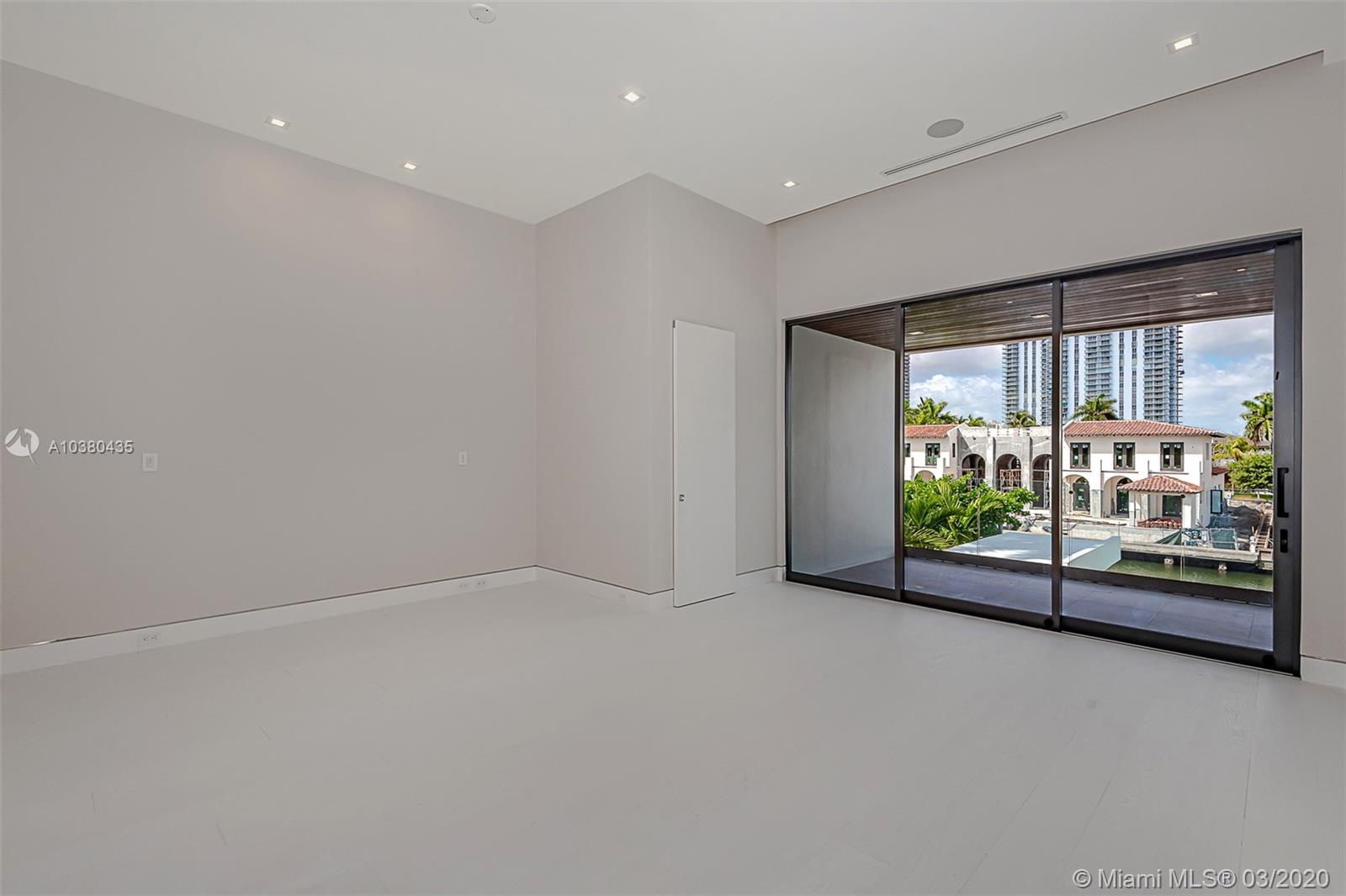 GOLDEN BEACH SEC D - Residential