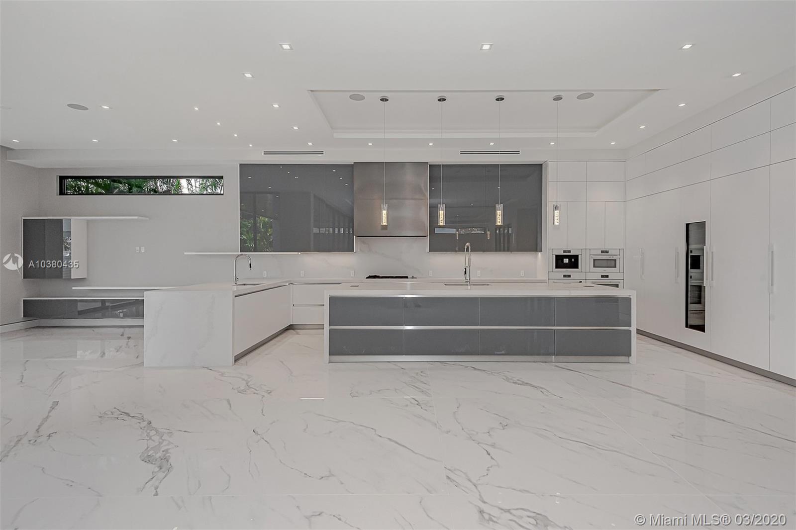 GOLDEN BEACH SEC D - Residential