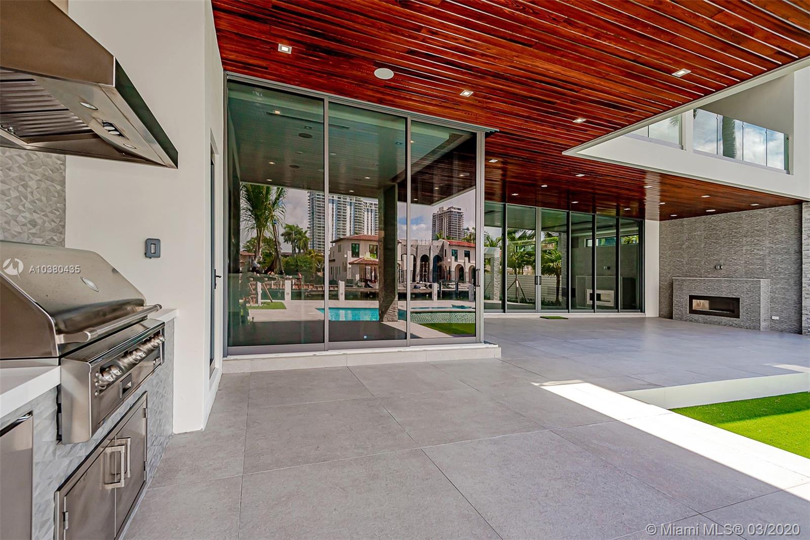 GOLDEN BEACH SEC D - Residential