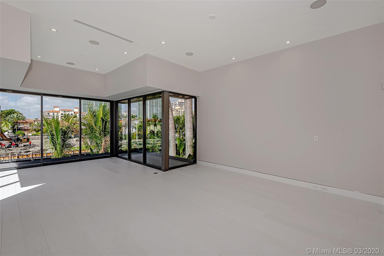 GOLDEN BEACH SEC D - Residential