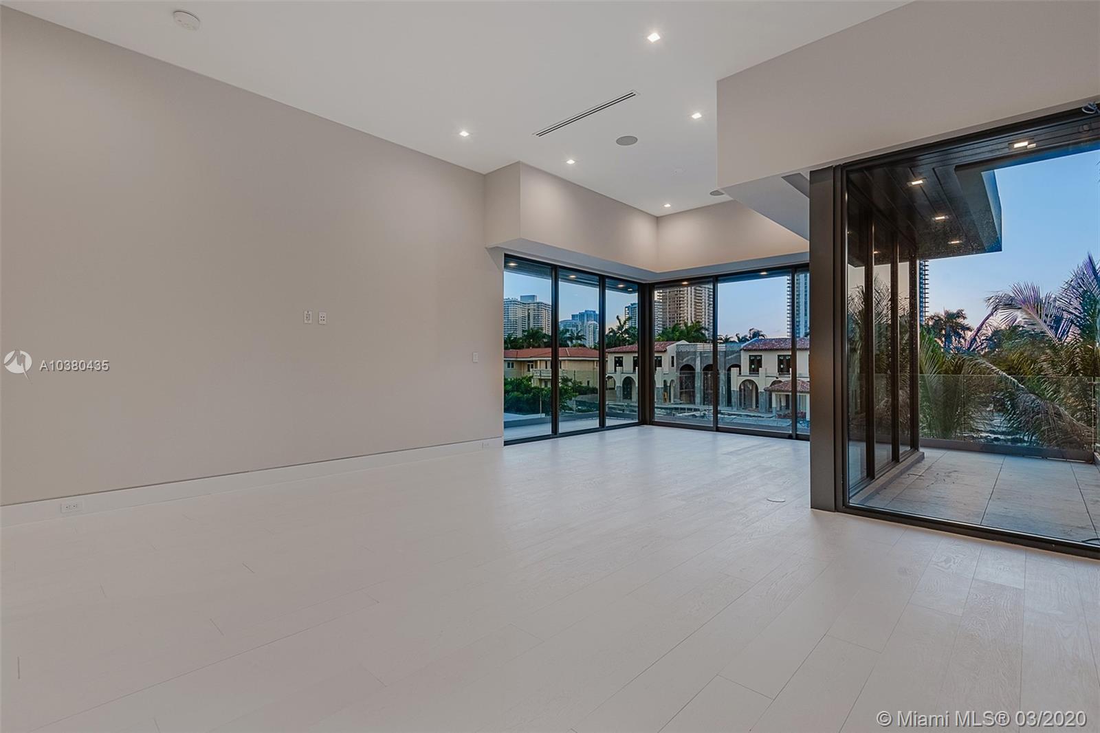 GOLDEN BEACH SEC D - Residential