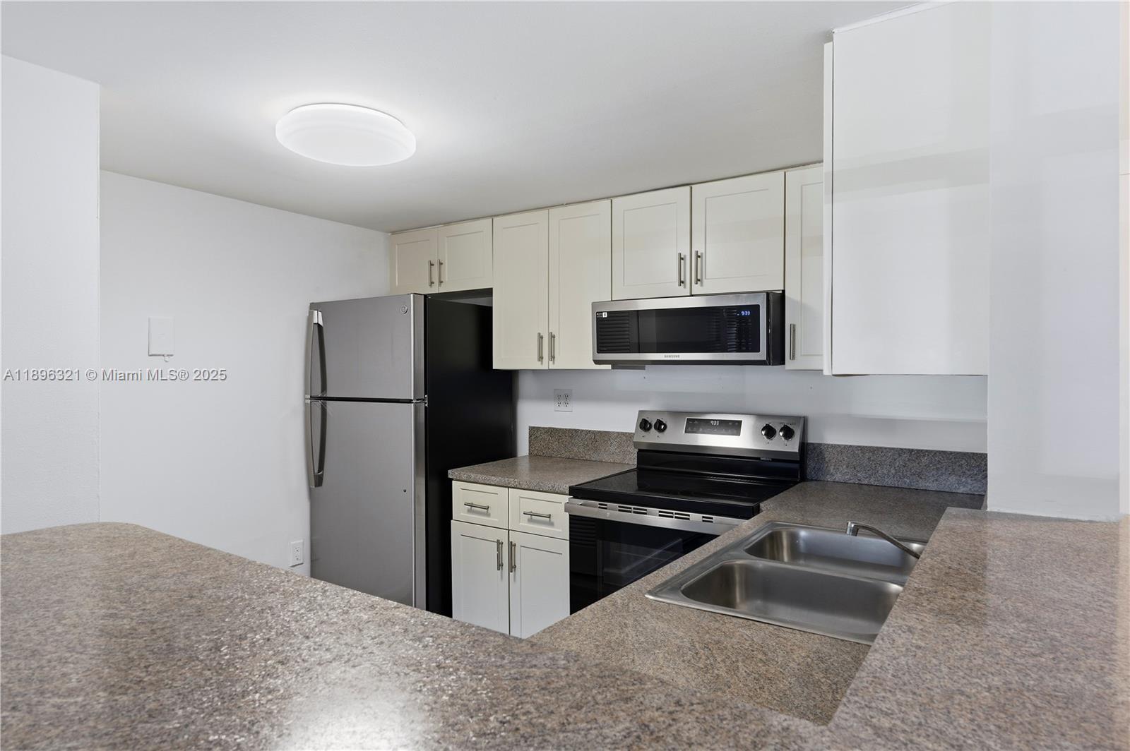 VILLAS DE VENEZIA CONDO - Residential