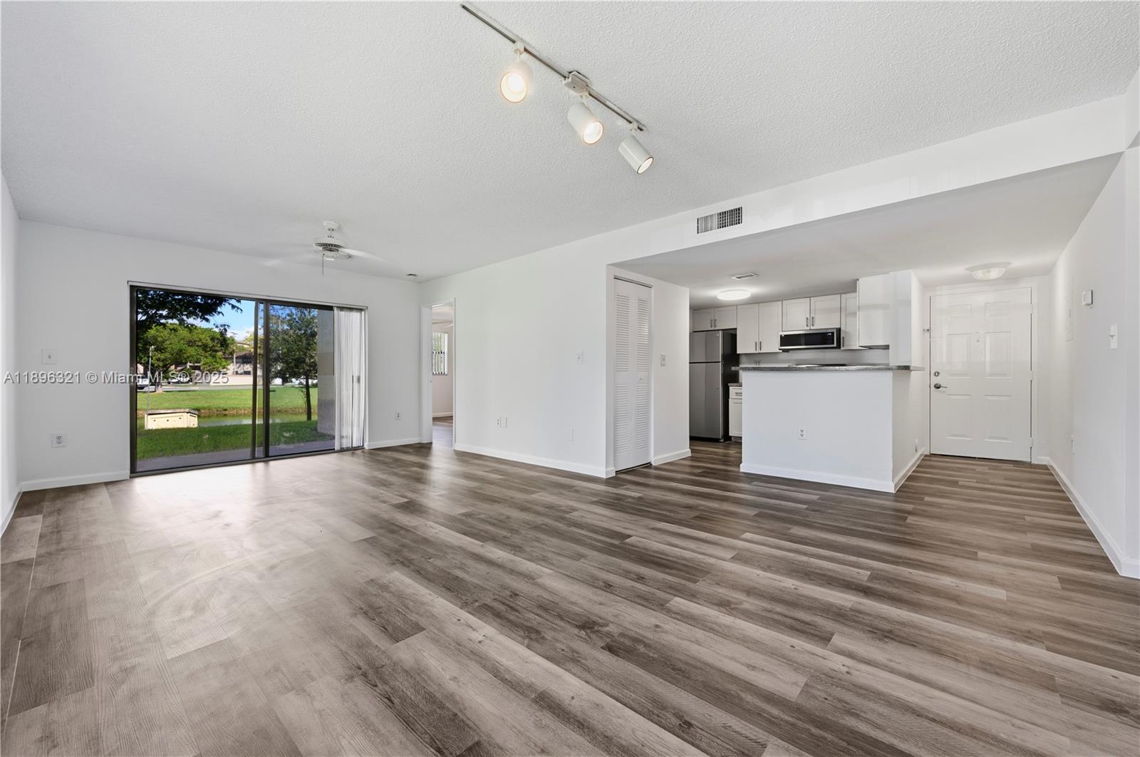 VILLAS DE VENEZIA CONDO - Residential