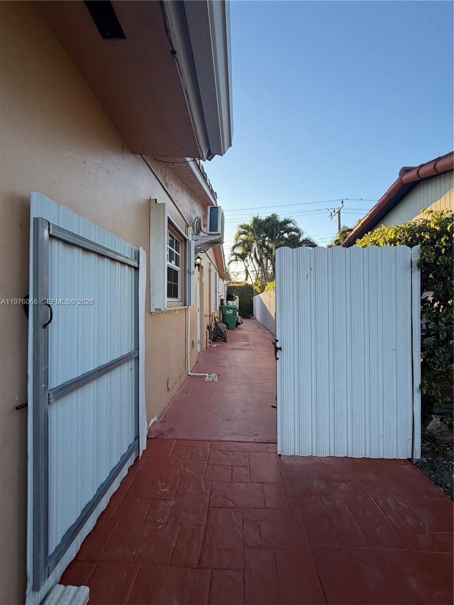 CORAL GARDENS 1ST ADDN - Residential Lease