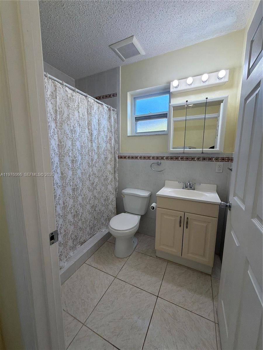 CORAL GARDENS 1ST ADDN - Residential Lease