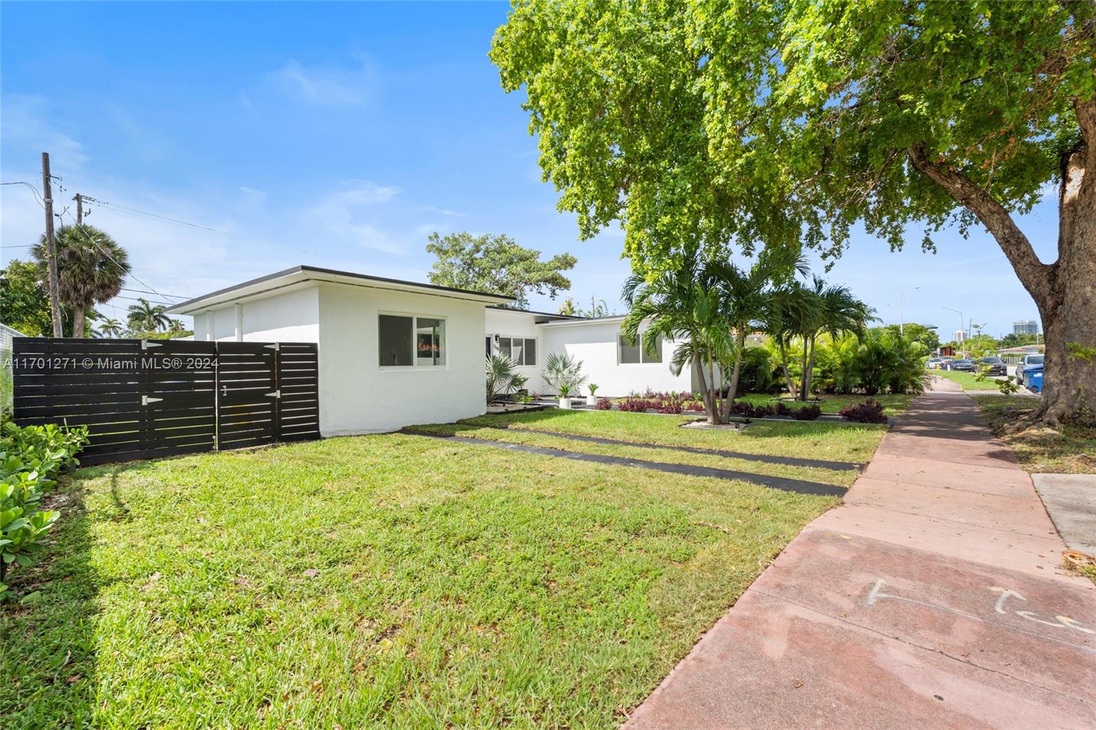 1581 Normandy Dr