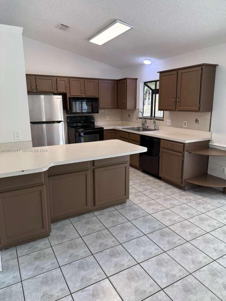 LAKEWOOD PARK UNIT 5 - Residential Lease