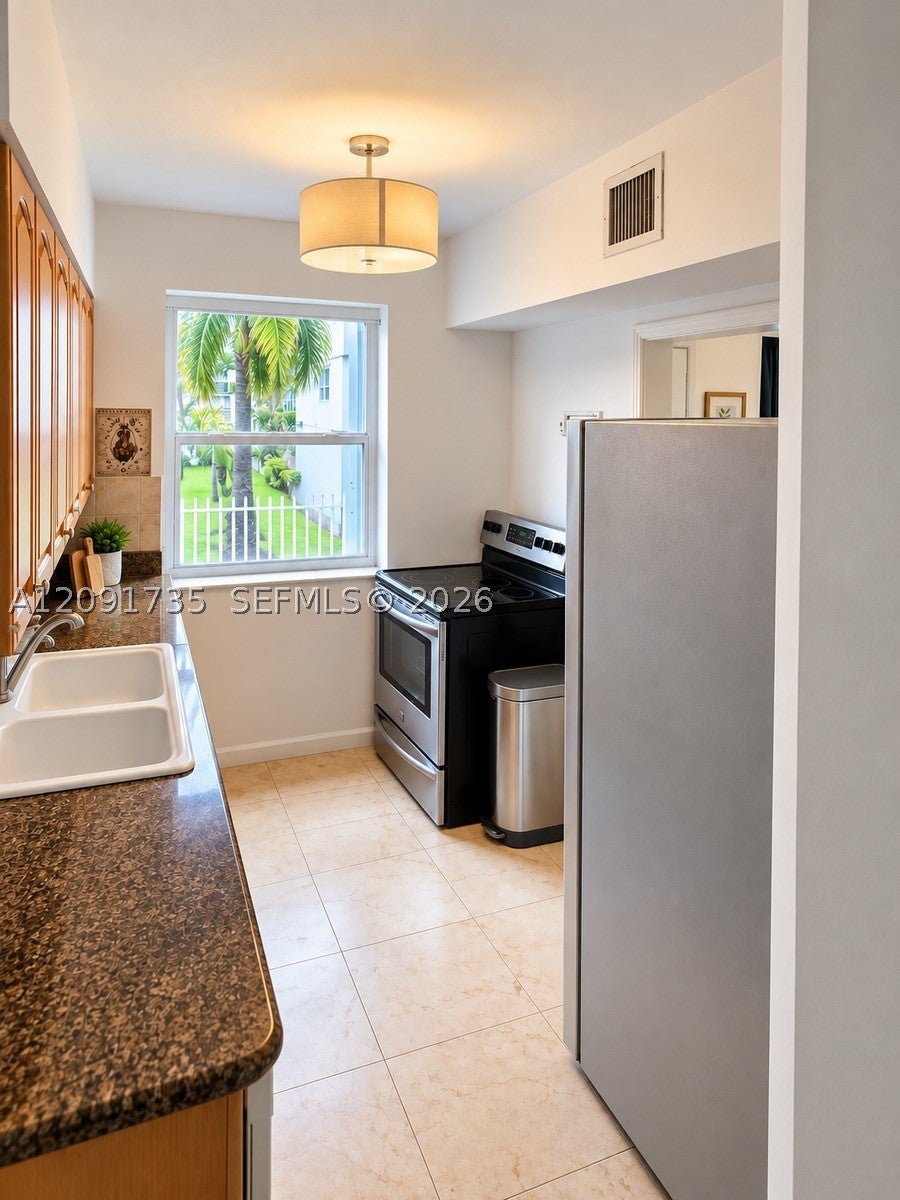 530 SW 10th St 2-C