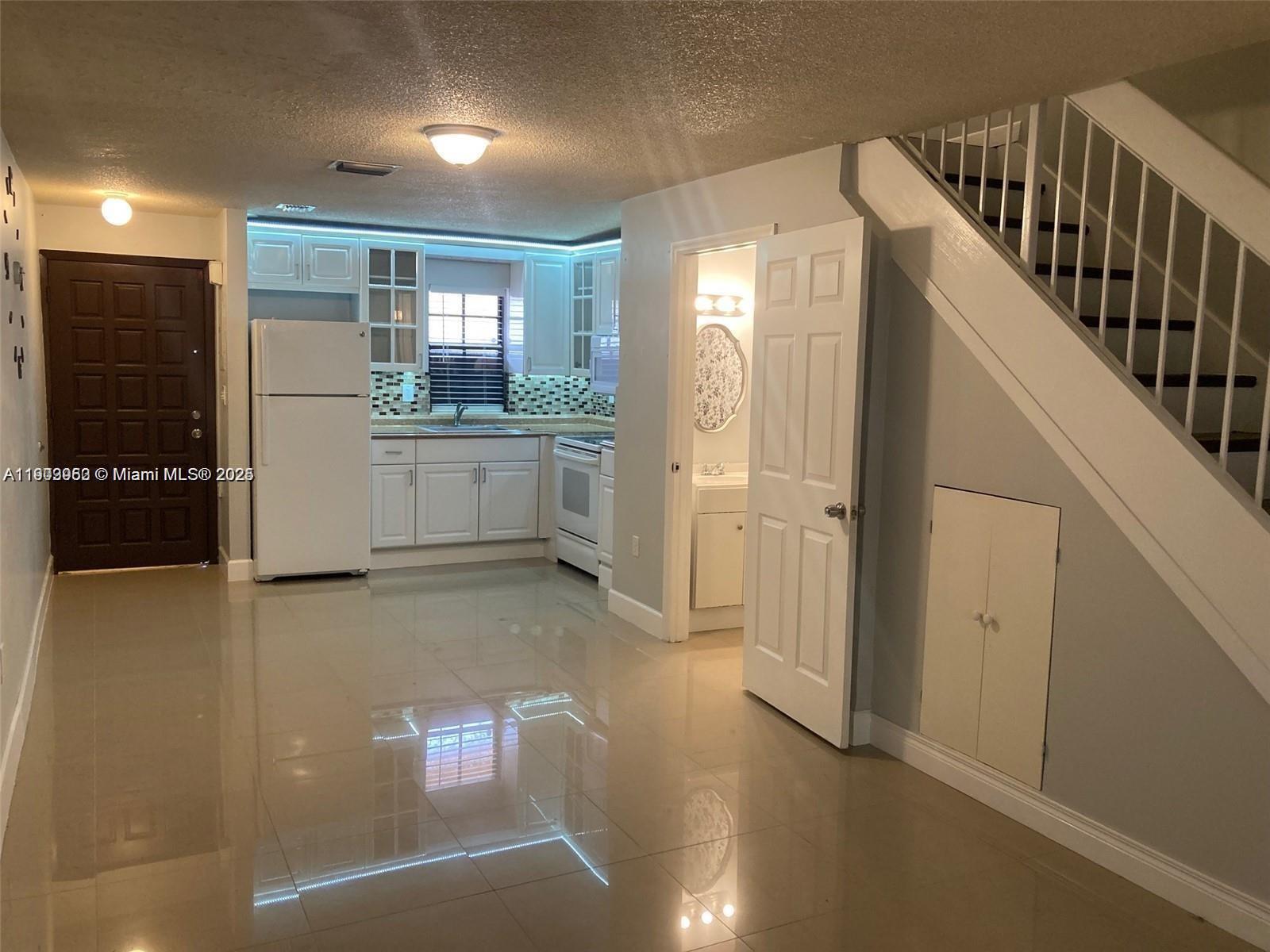 INTERNATIONAL PRINCESS CO - Residential Lease