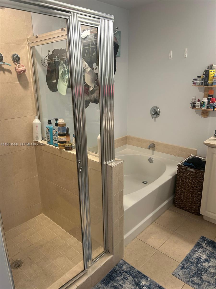 AVENTURA MARINA CONDO NUM - Residential