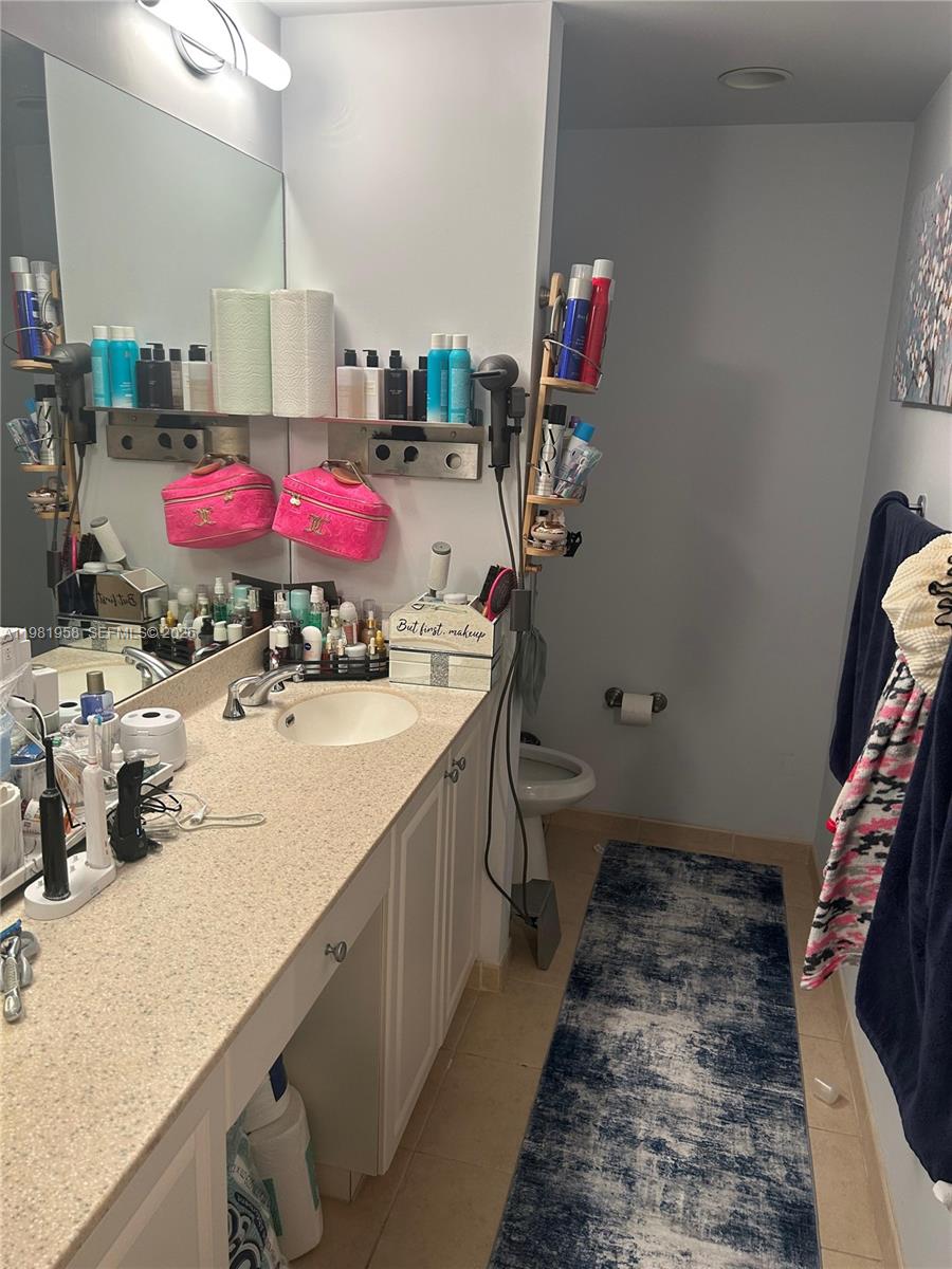 AVENTURA MARINA CONDO NUM - Residential