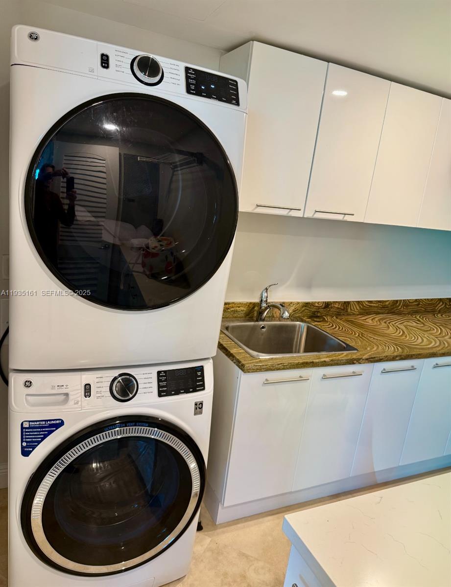 COCONUT GROVE RESIDENCES - Residential