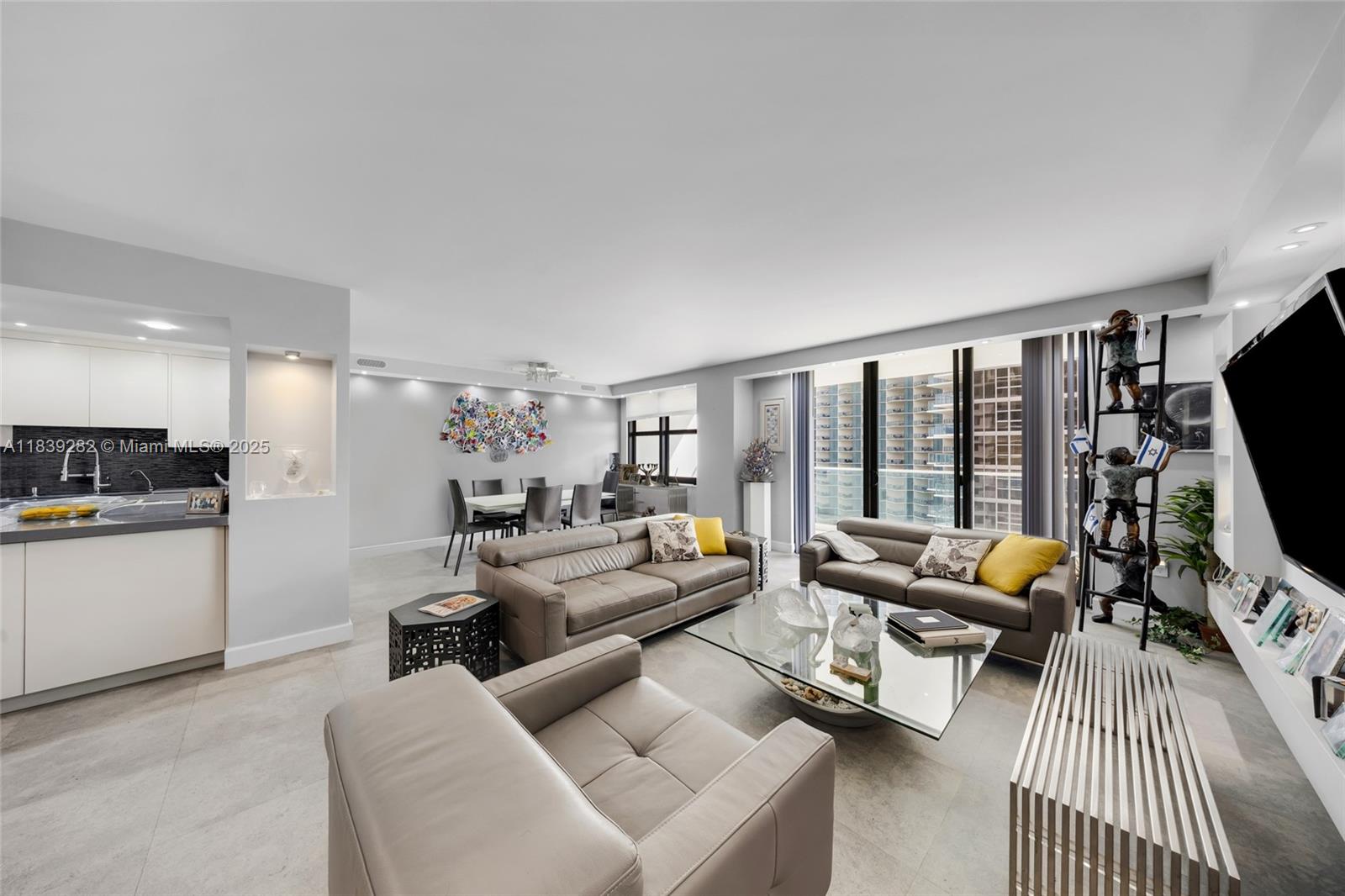 9801 Collins Ave 16U