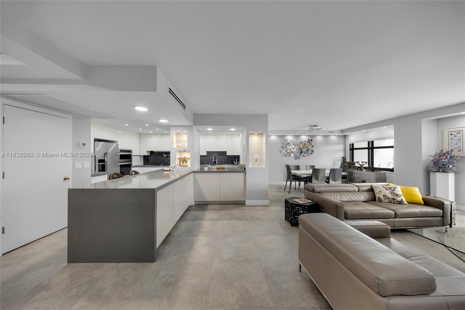 9801 Collins Ave 16U
