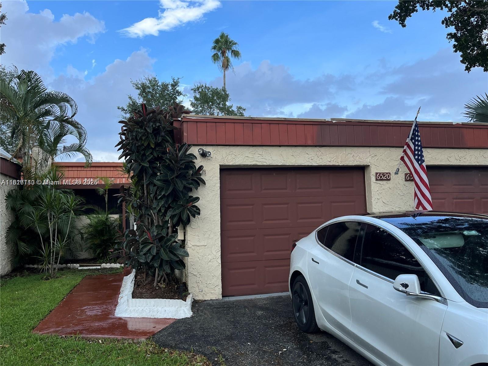 6520 Nw 98th Ter B26, Tamarac, Broward County, Florida - 2 Bedrooms  
2 Bathrooms - 