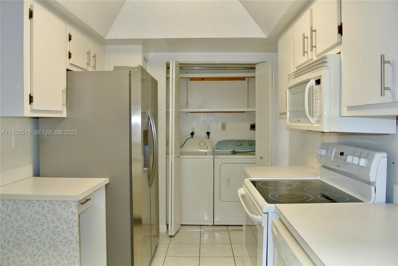 LE CLUB AT KENDALE LAKES - Residential Lease