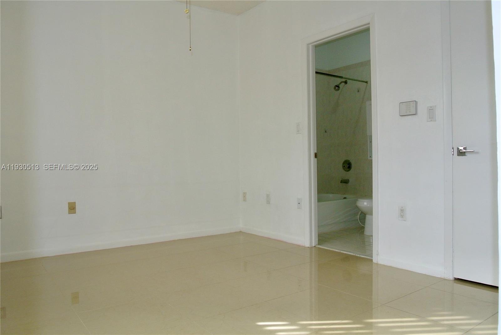 LE CLUB AT KENDALE LAKES - Residential Lease