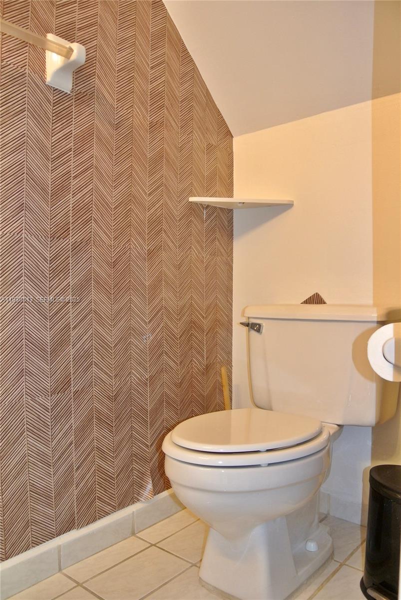 LE CLUB AT KENDALE LAKES - Residential Lease