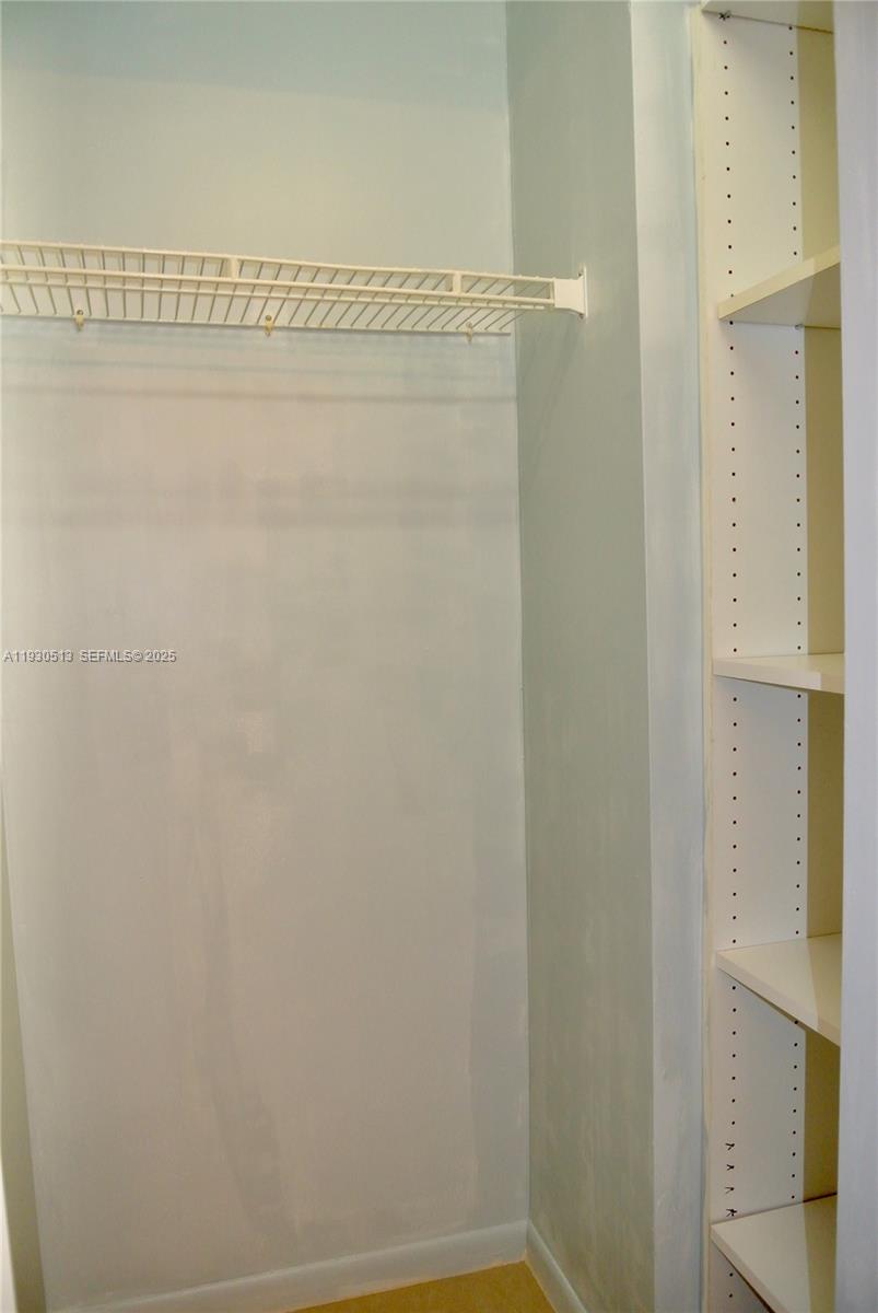 LE CLUB AT KENDALE LAKES - Residential Lease