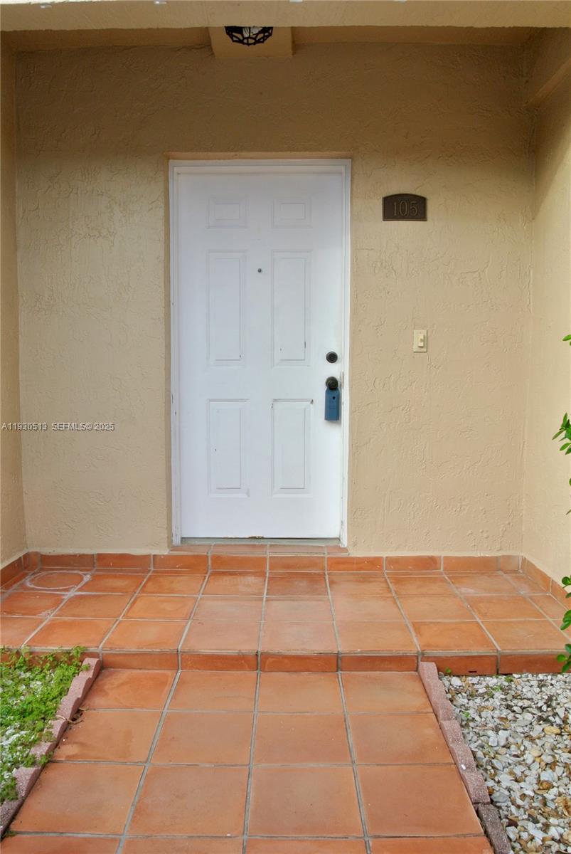 LE CLUB AT KENDALE LAKES - Residential Lease