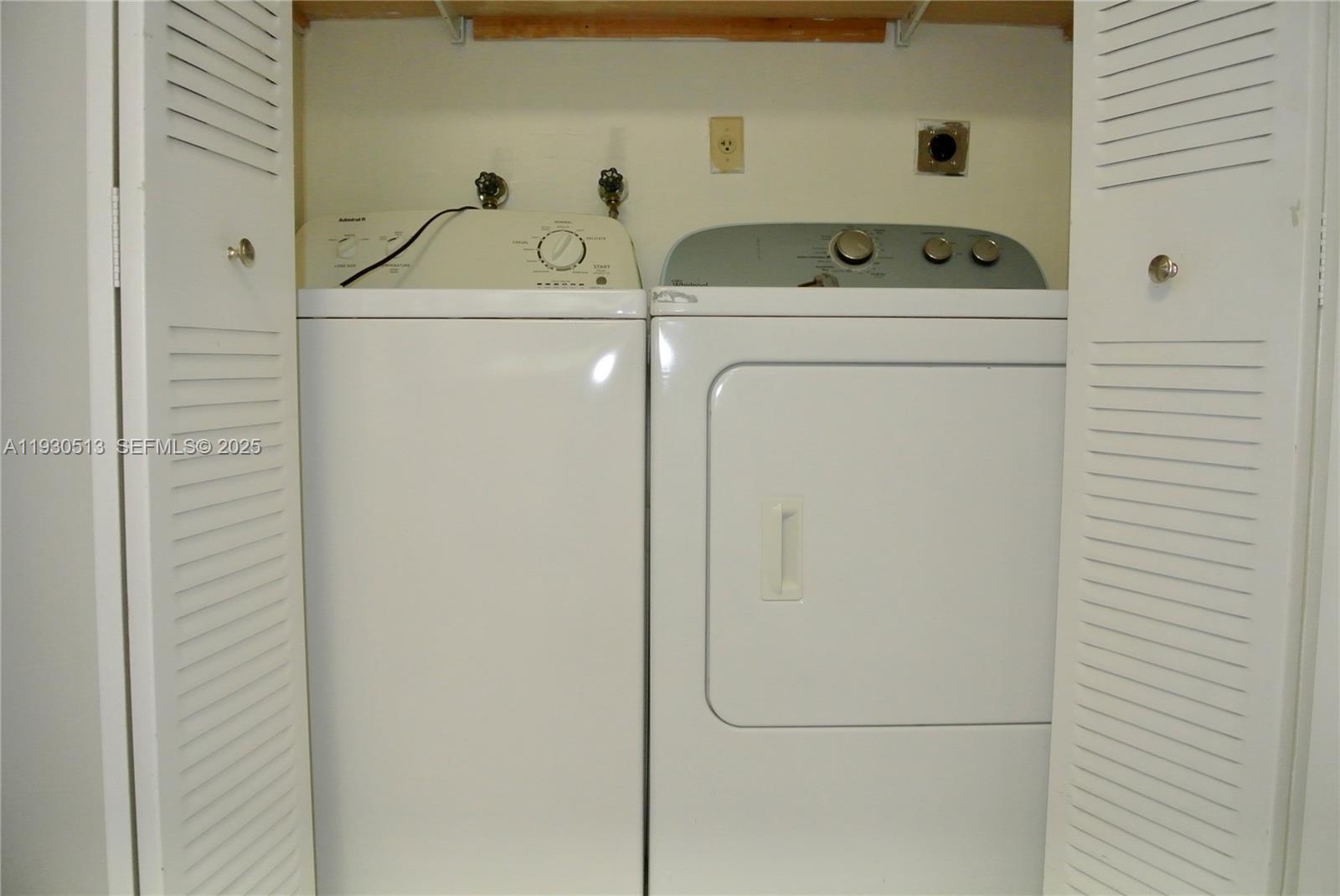 LE CLUB AT KENDALE LAKES - Residential Lease