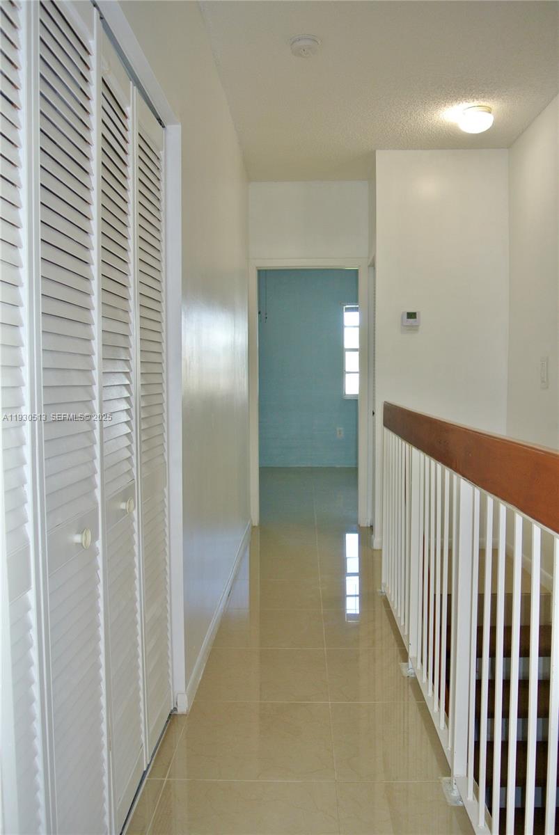 LE CLUB AT KENDALE LAKES - Residential Lease