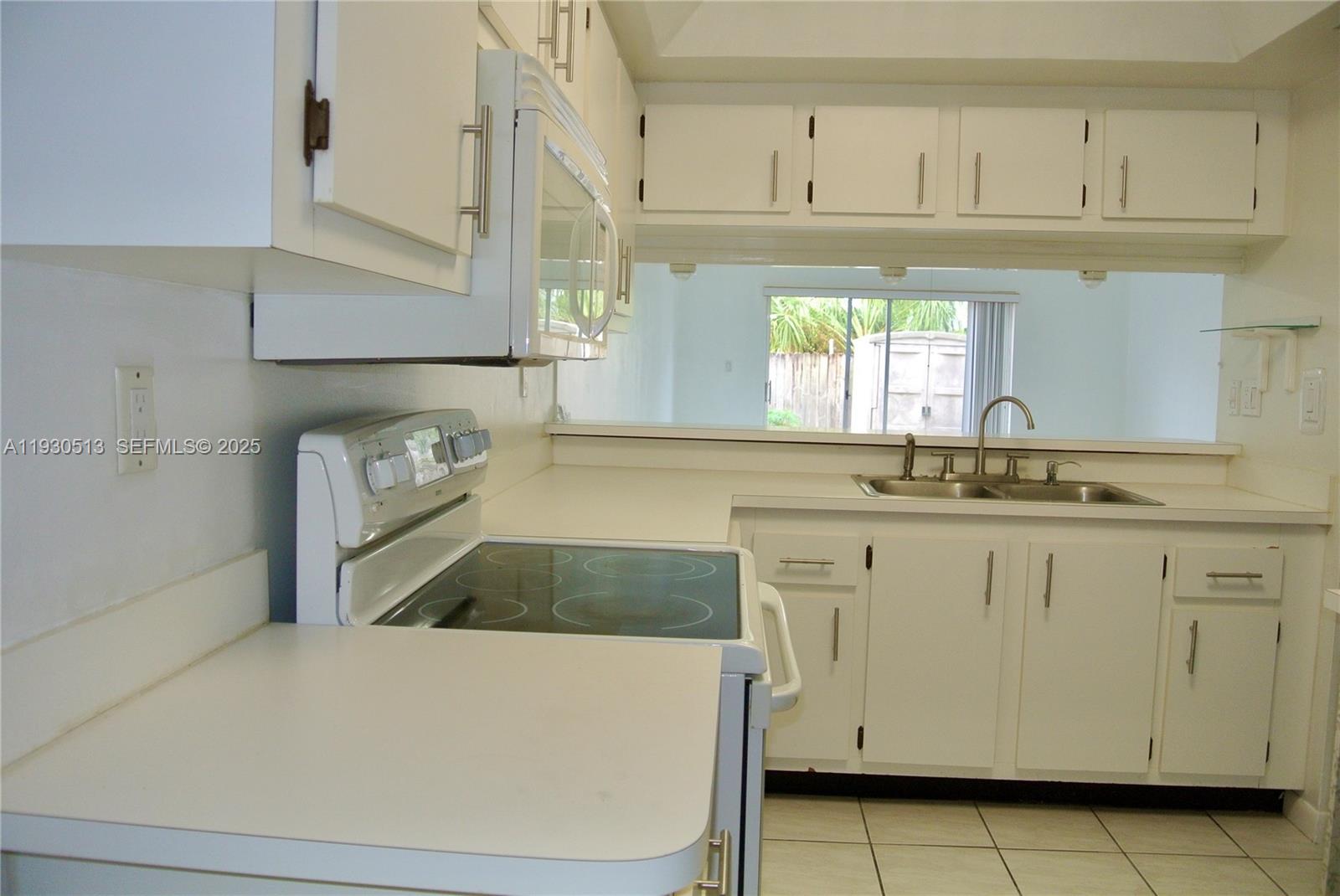 LE CLUB AT KENDALE LAKES - Residential Lease