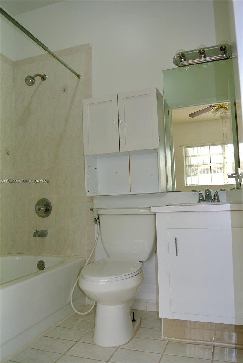 LE CLUB AT KENDALE LAKES - Residential Lease