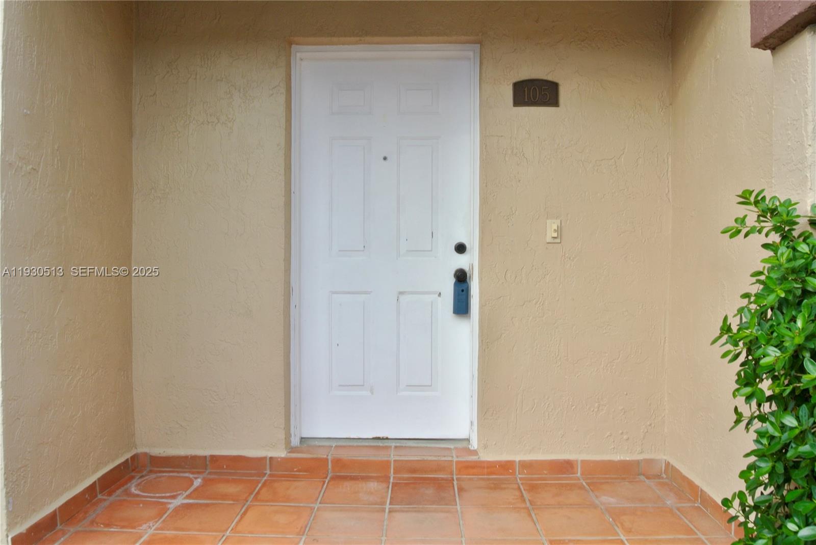 LE CLUB AT KENDALE LAKES - Residential Lease