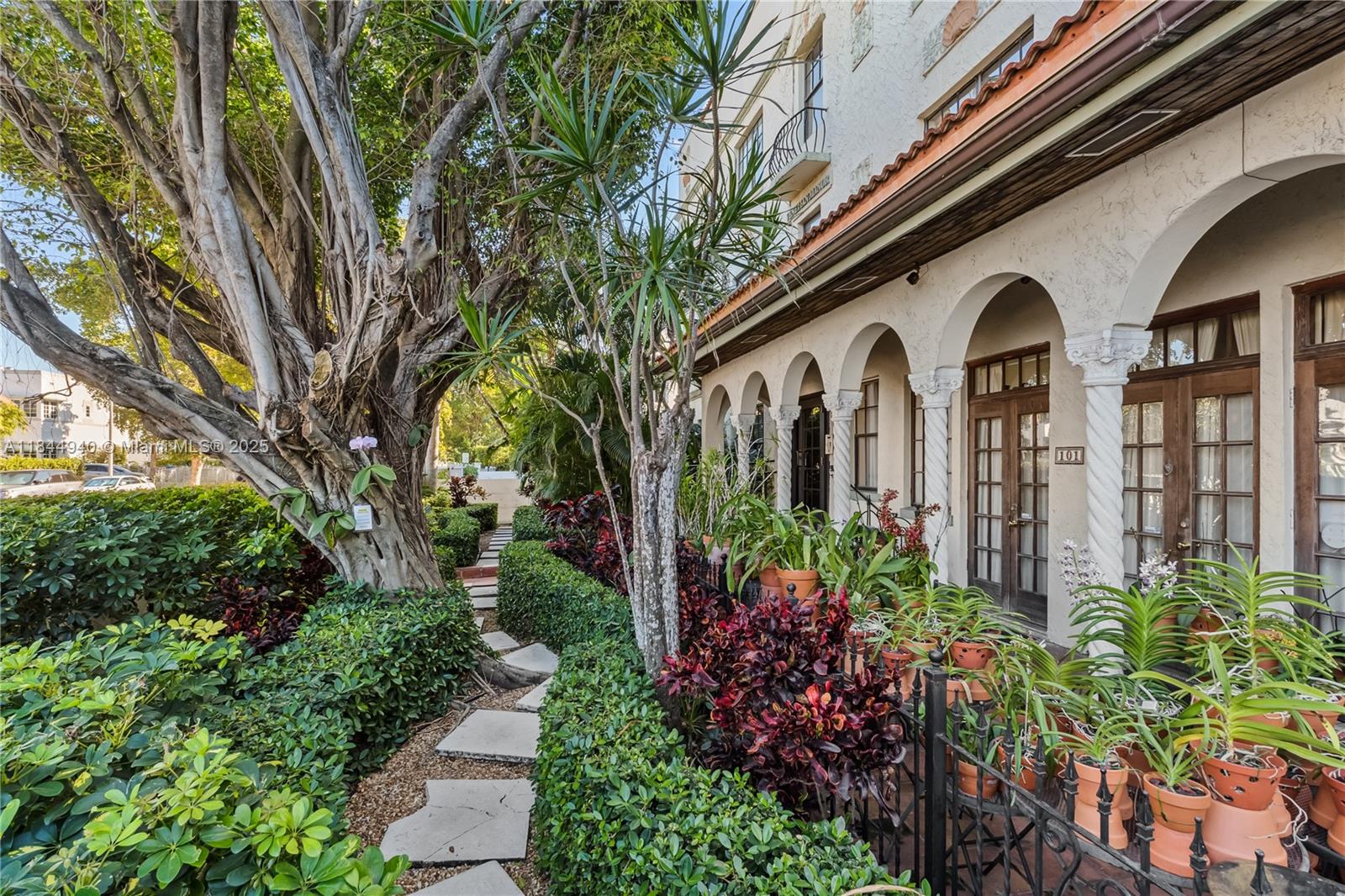 VENETIAN MANOR CONDO - Residential