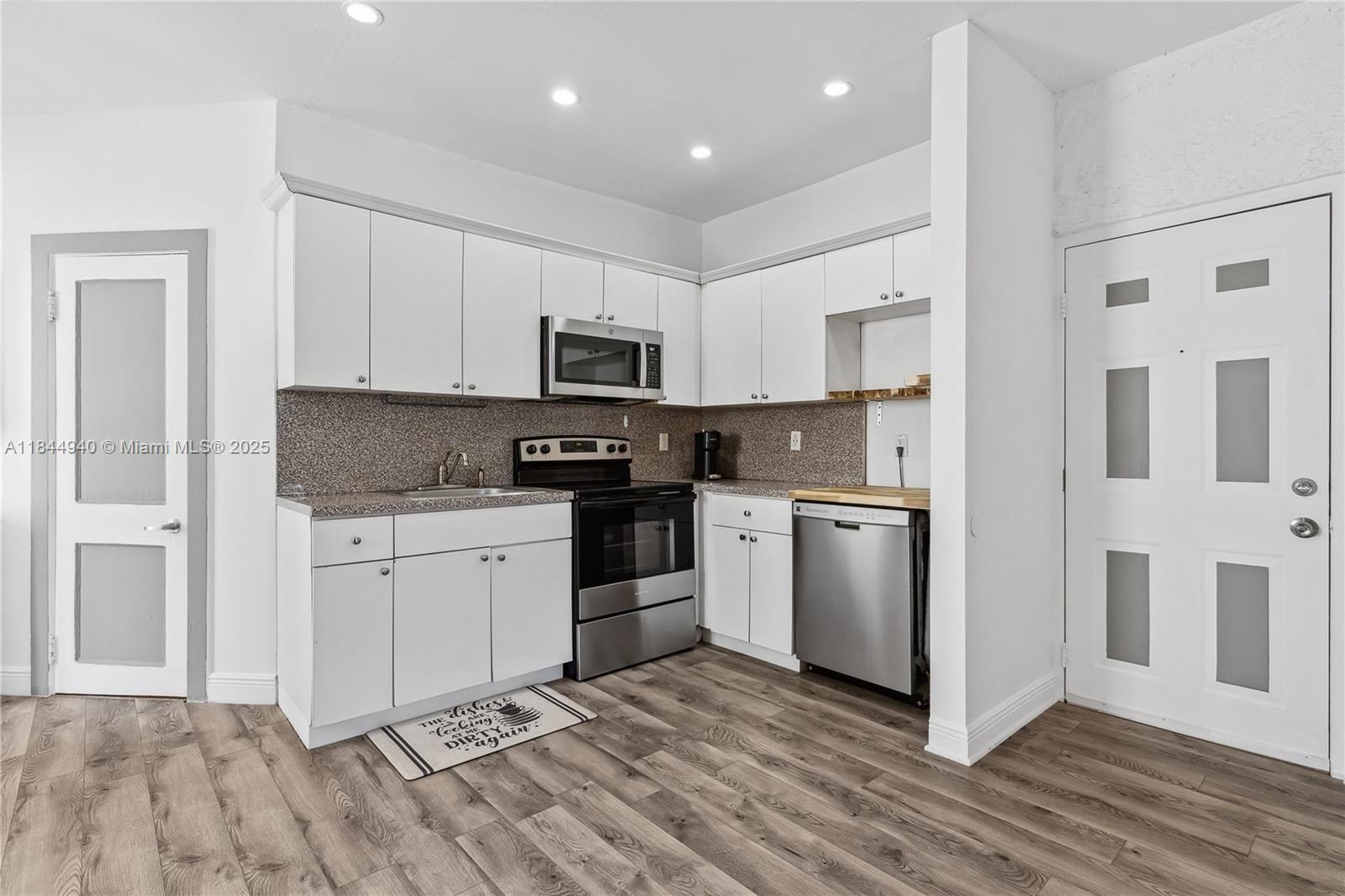 VENETIAN MANOR CONDO - Residential