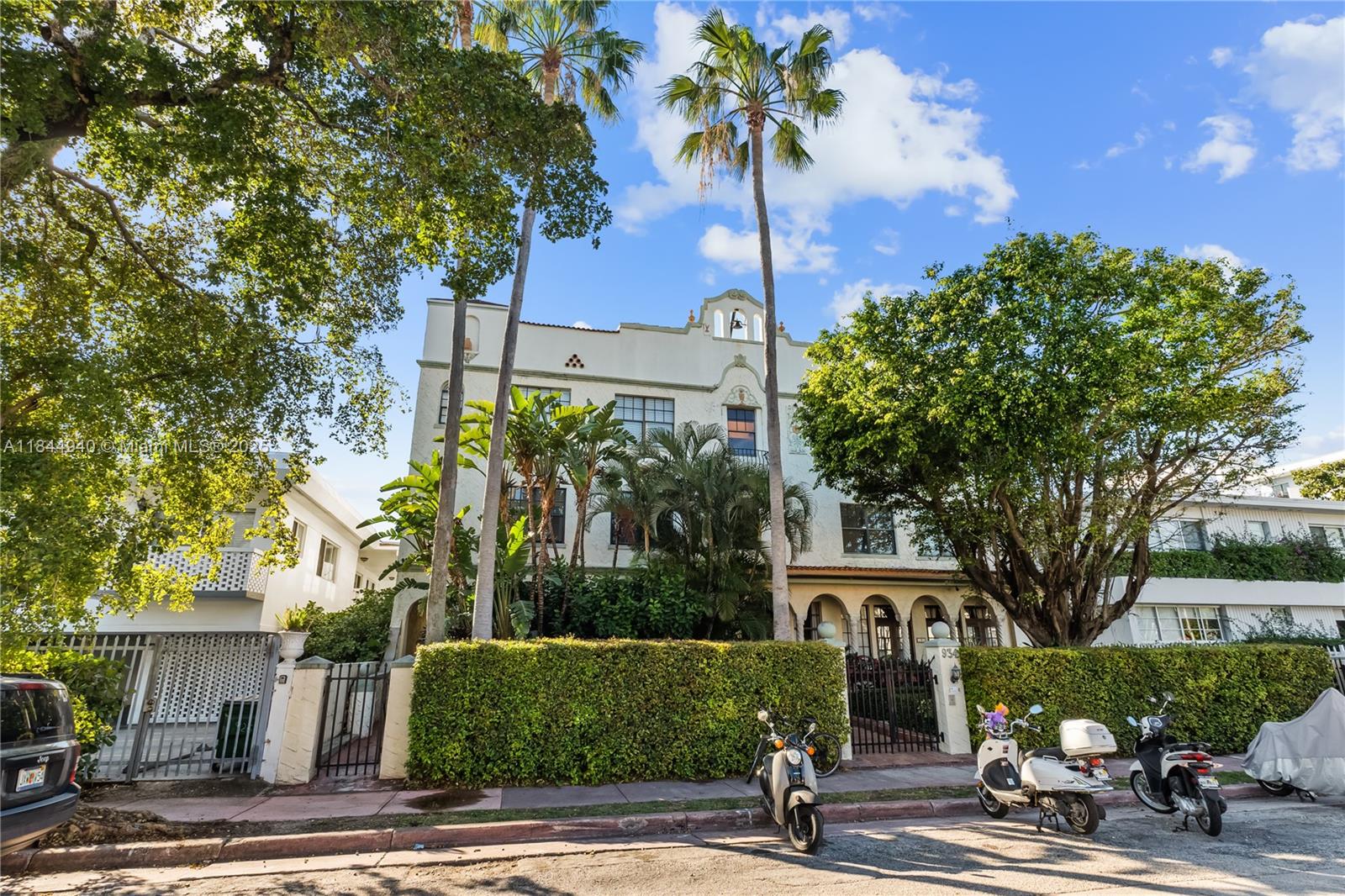 VENETIAN MANOR CONDO - Residential