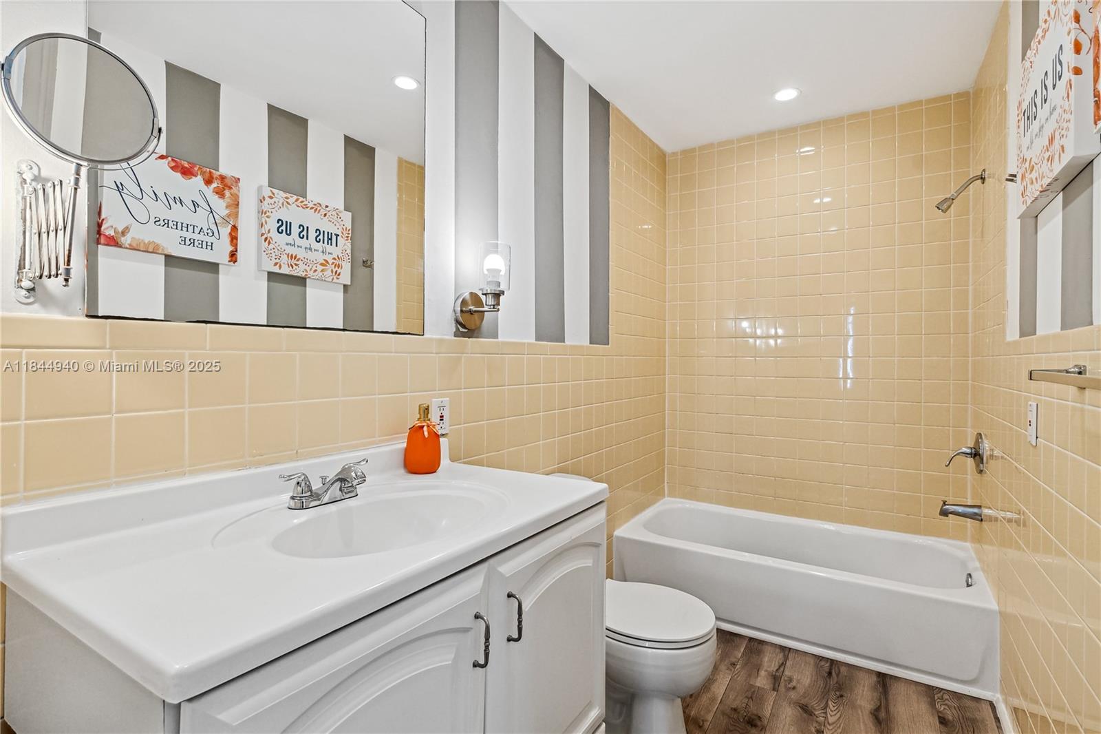 VENETIAN MANOR CONDO - Residential