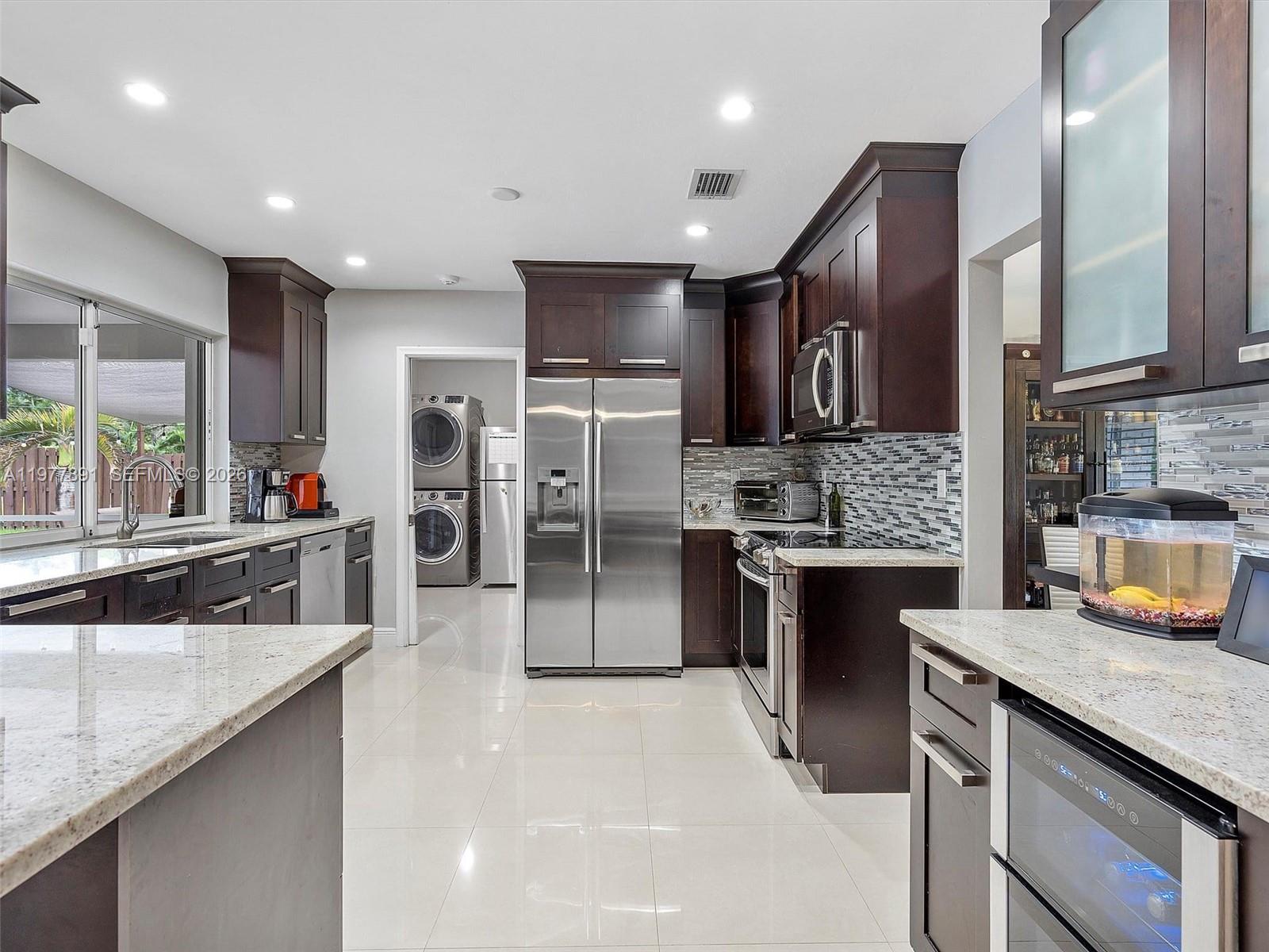 PLANTATION PARK LAKESITES - Residential