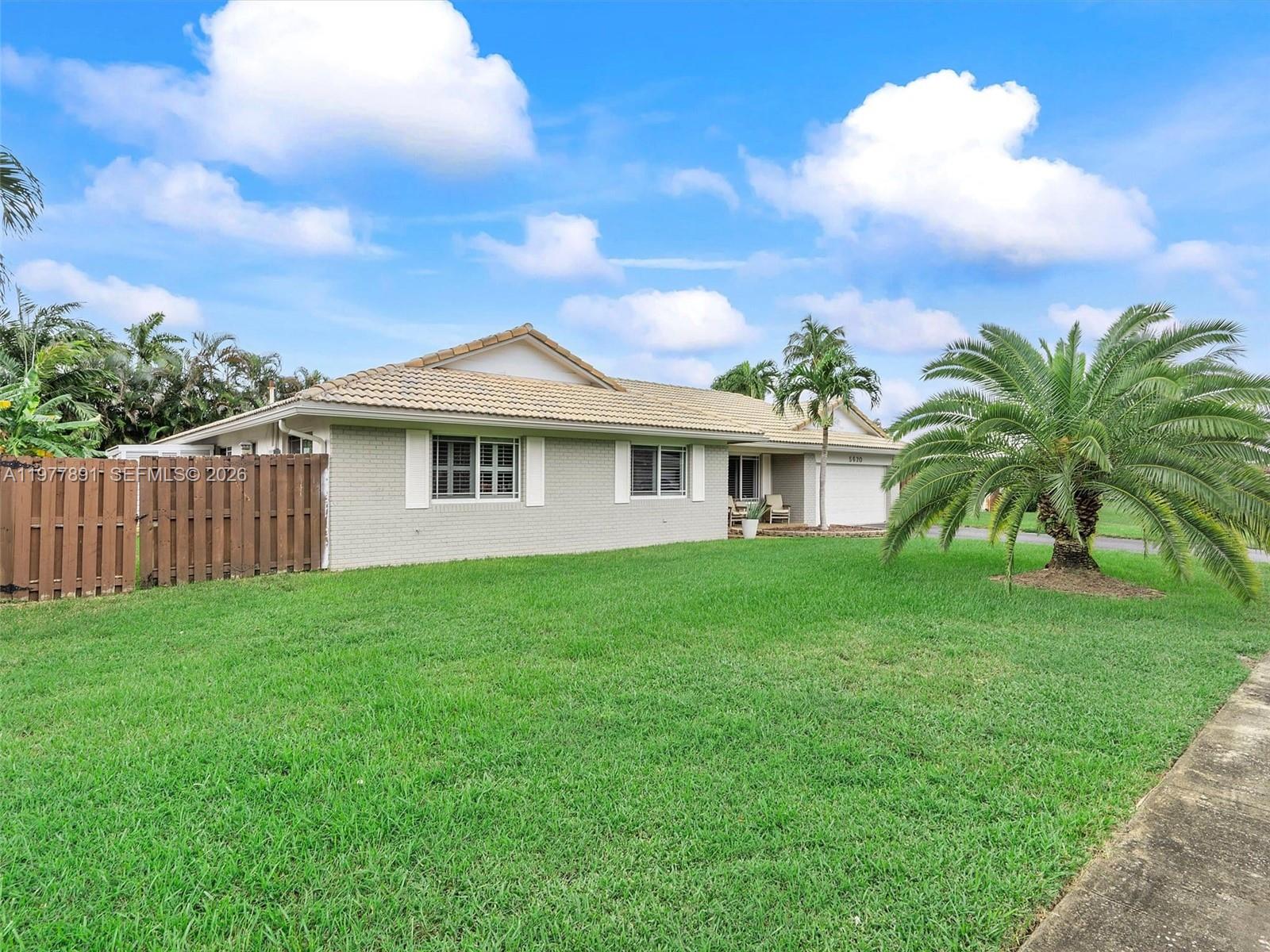 PLANTATION PARK LAKESITES - Residential