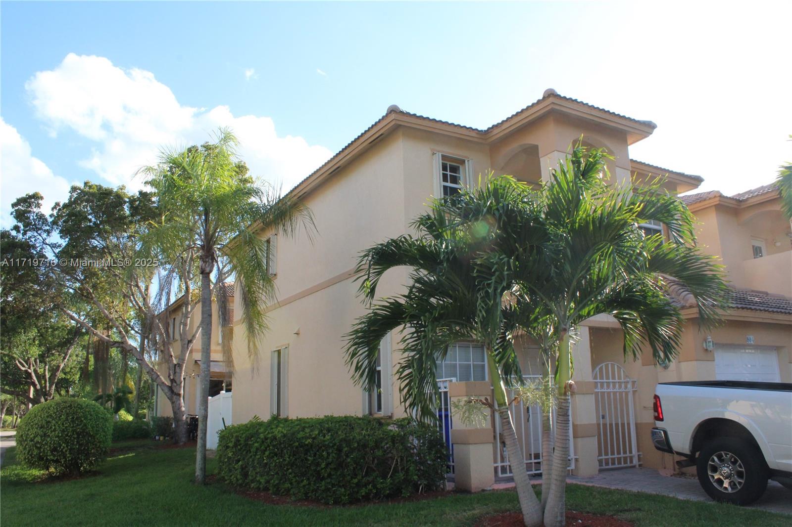 Property for Sale at 804 Nw 170th Ter 121, Pembroke Pines, Miami-Dade County, Florida - Bedrooms: 3 
Bathrooms: 3  - $505,000