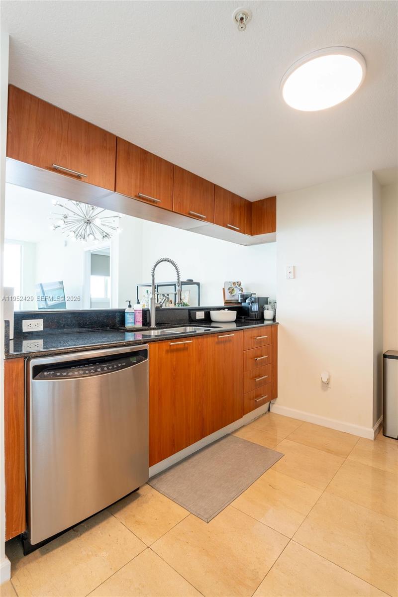 1800 N Bayshore Dr 1803